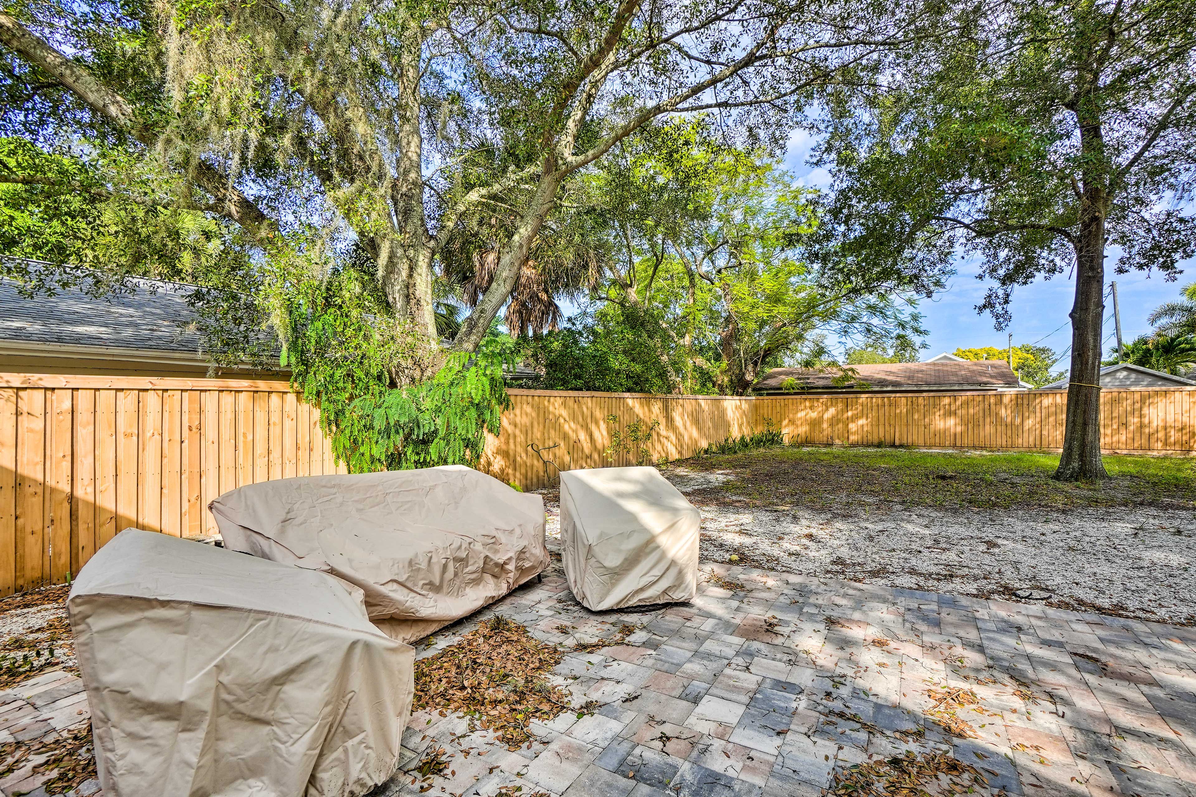 Private Backyard | Gas Grill