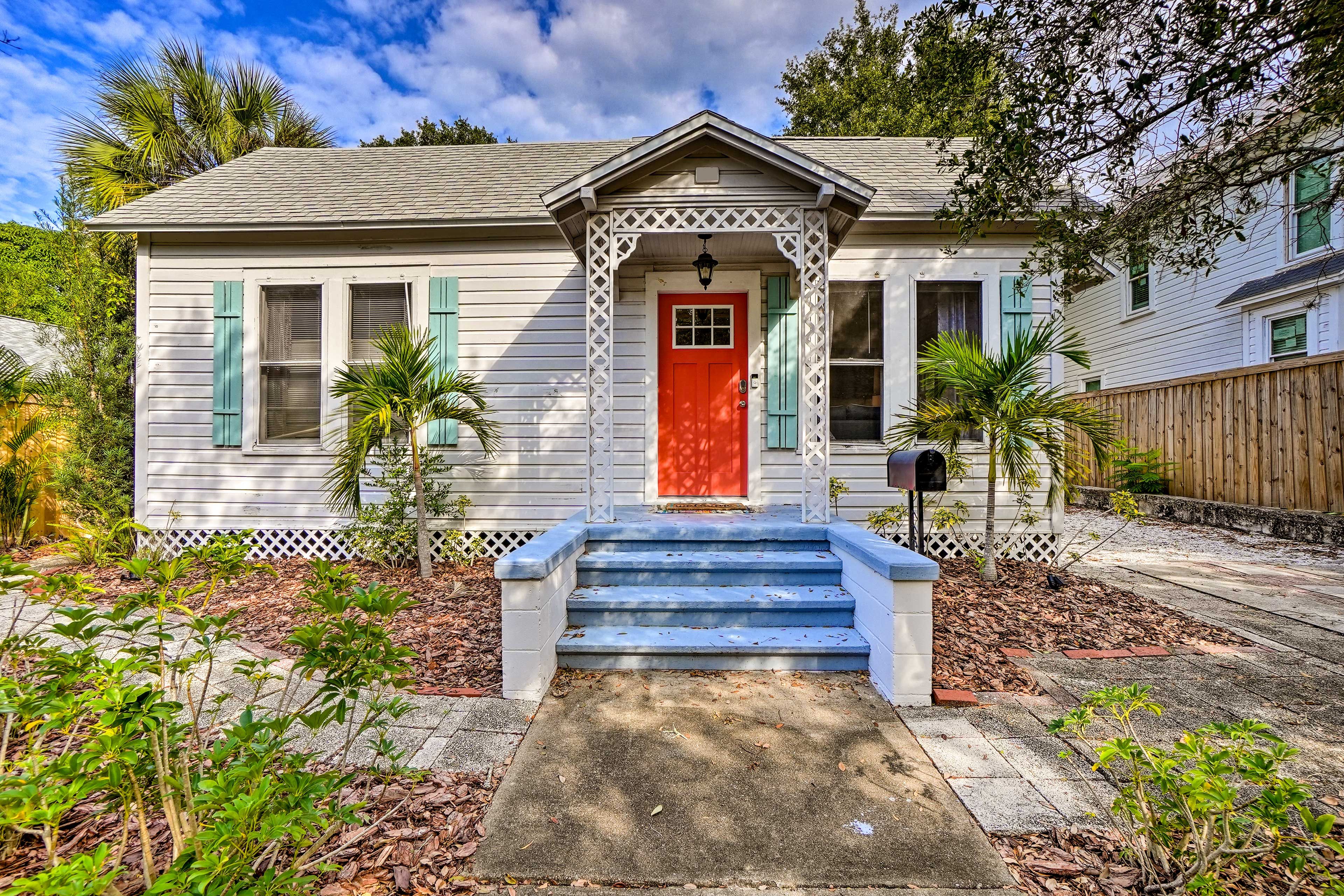 Tarpon Springs Vacation Rental | 2BR | 2BA | Stairs Required | 1,100 Sq Ft