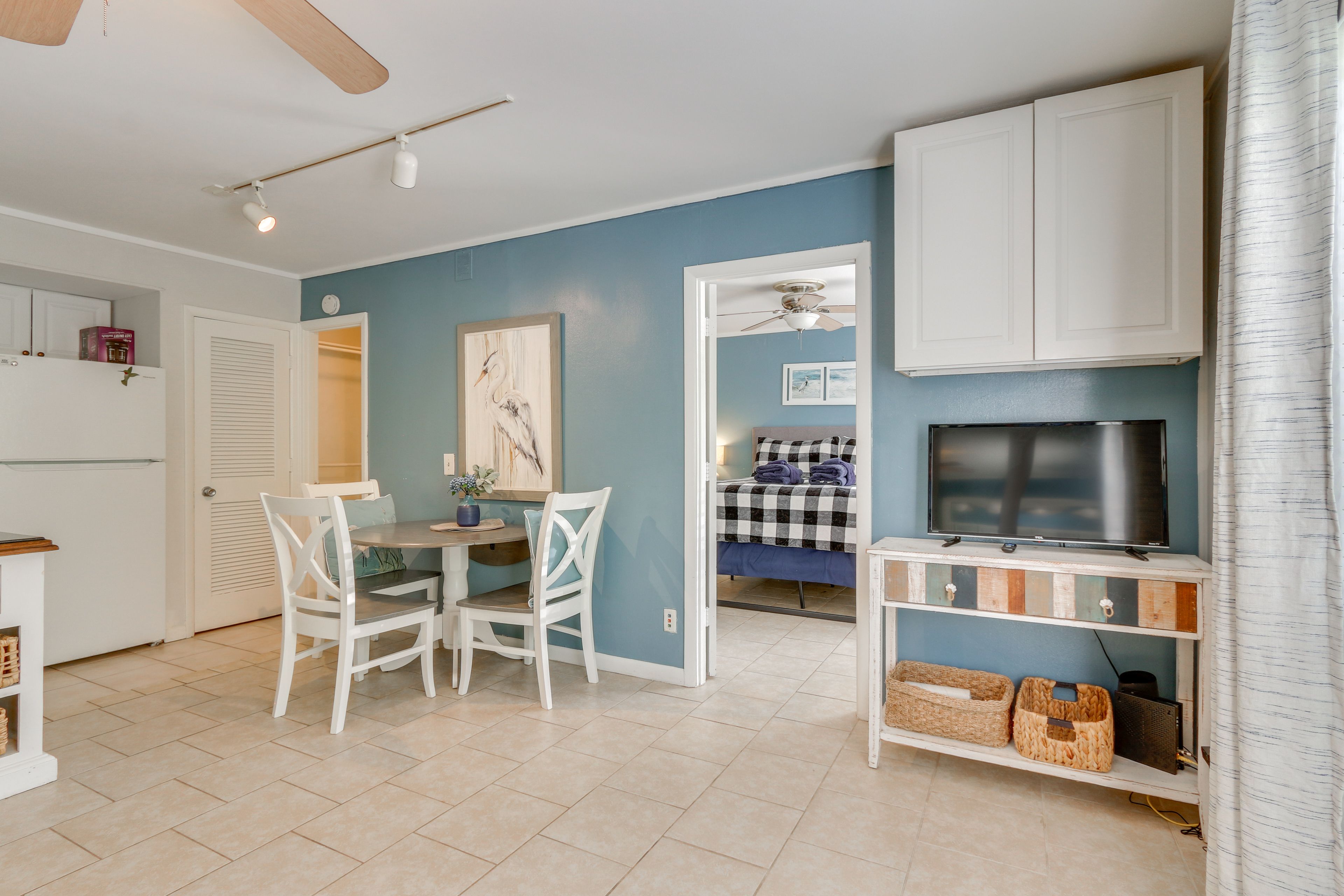Living Room | Free WiFi | Smart TV | Queen Sleeper Sofa