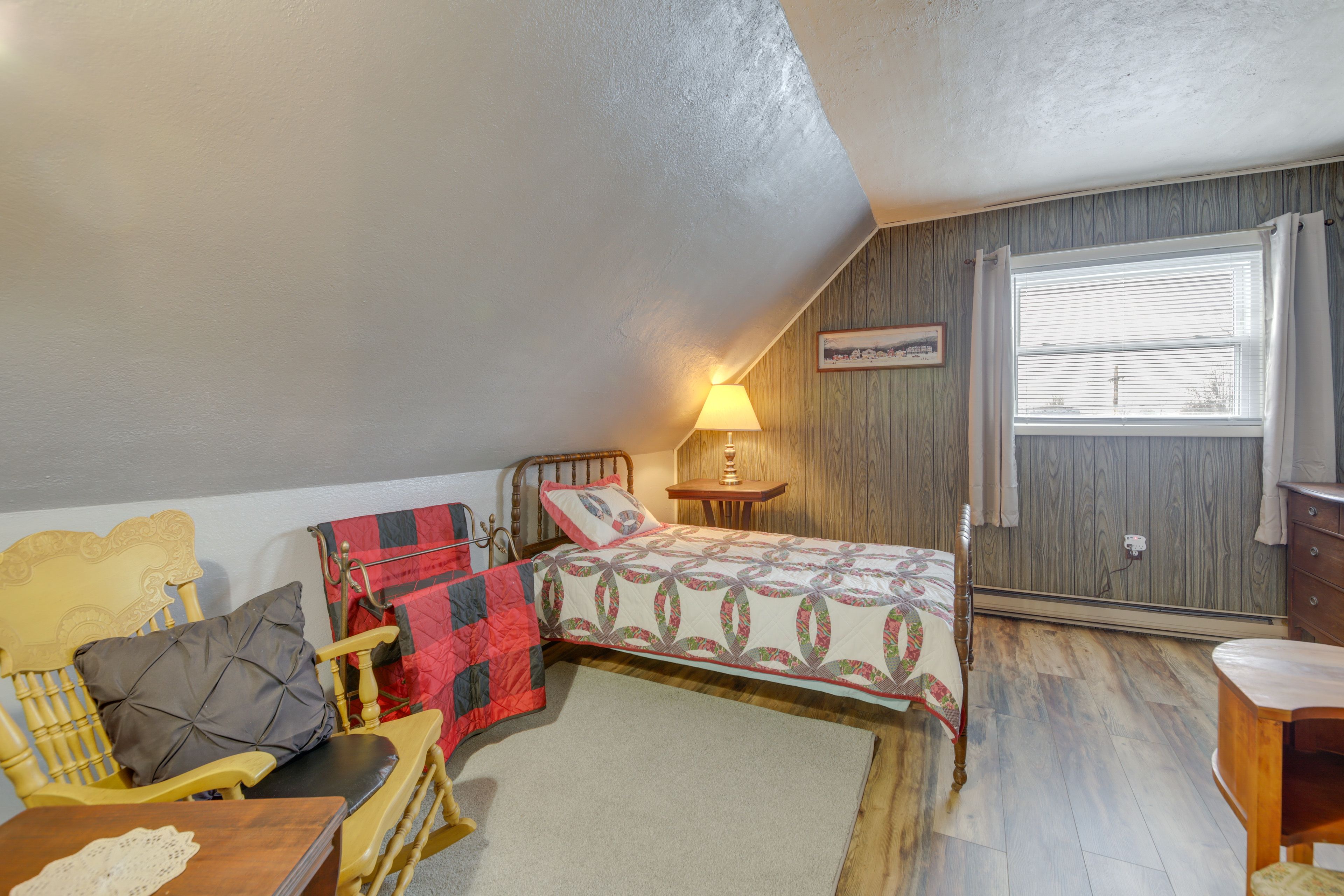 Bedroom 3 | Twin Bed | 2nd Floor