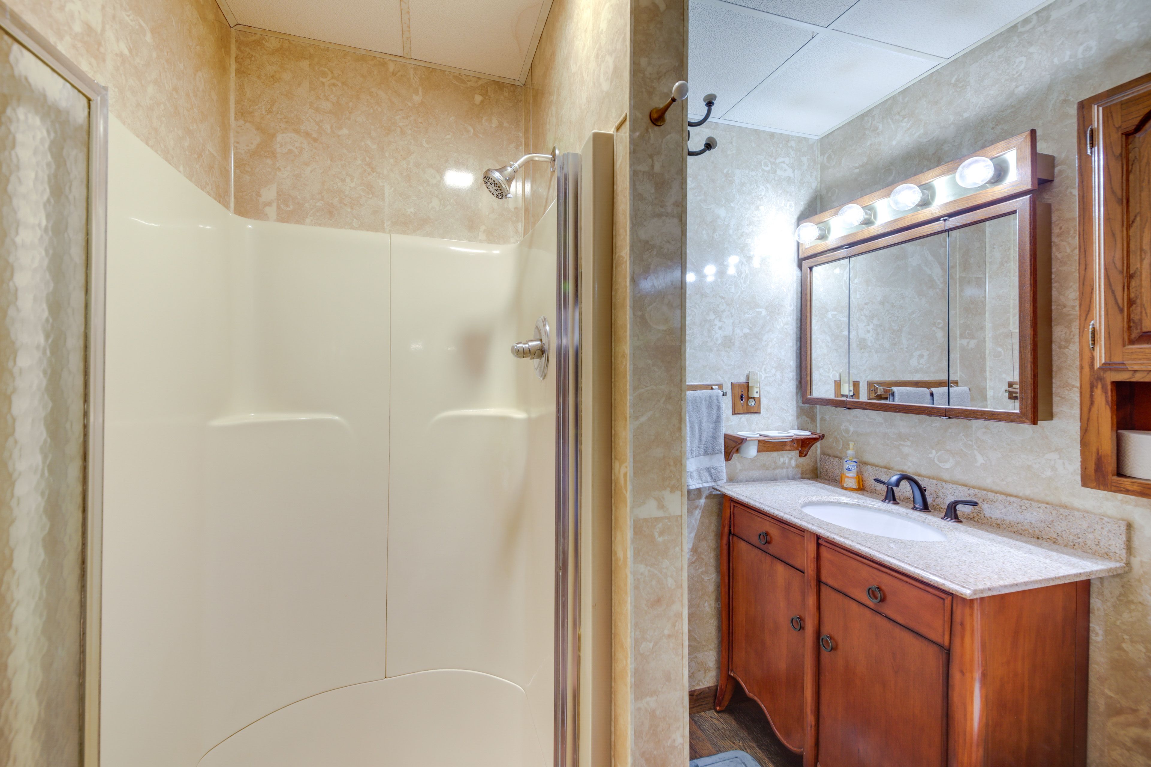 Full Bathroom | 1st Floor