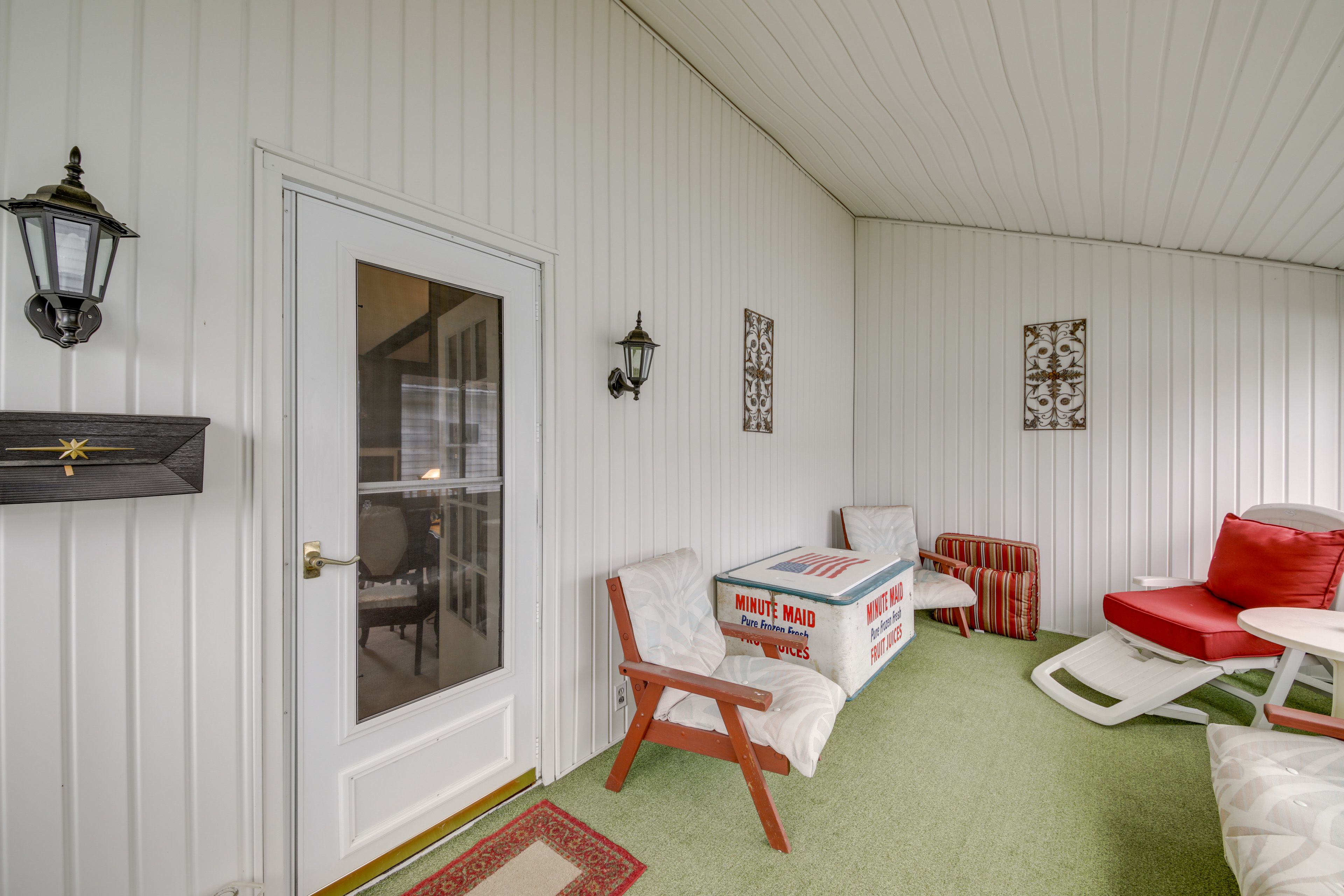 Furnished Sunroom