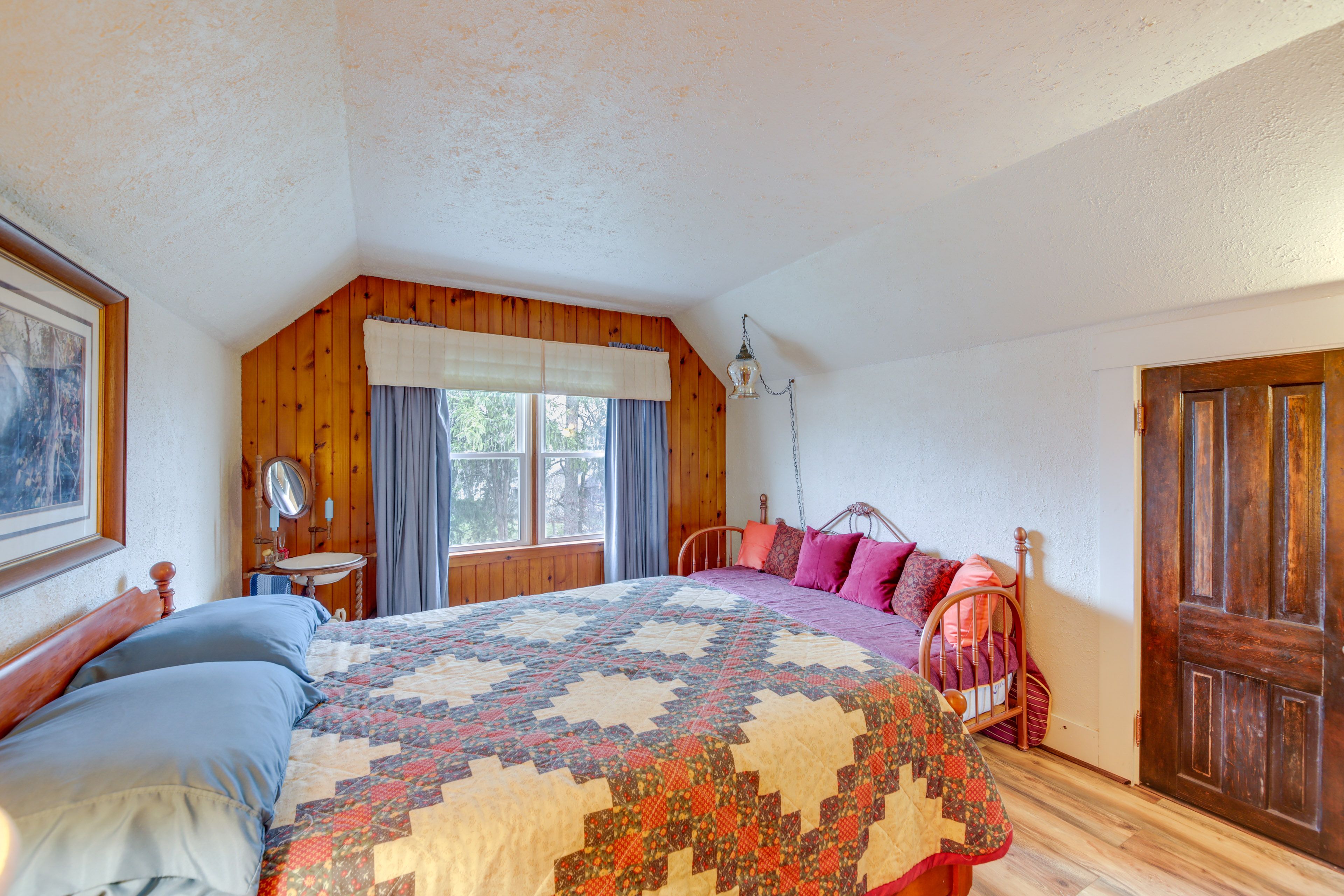 Bedroom 2 | Full Bed | Twin Daybed | 2nd Floor