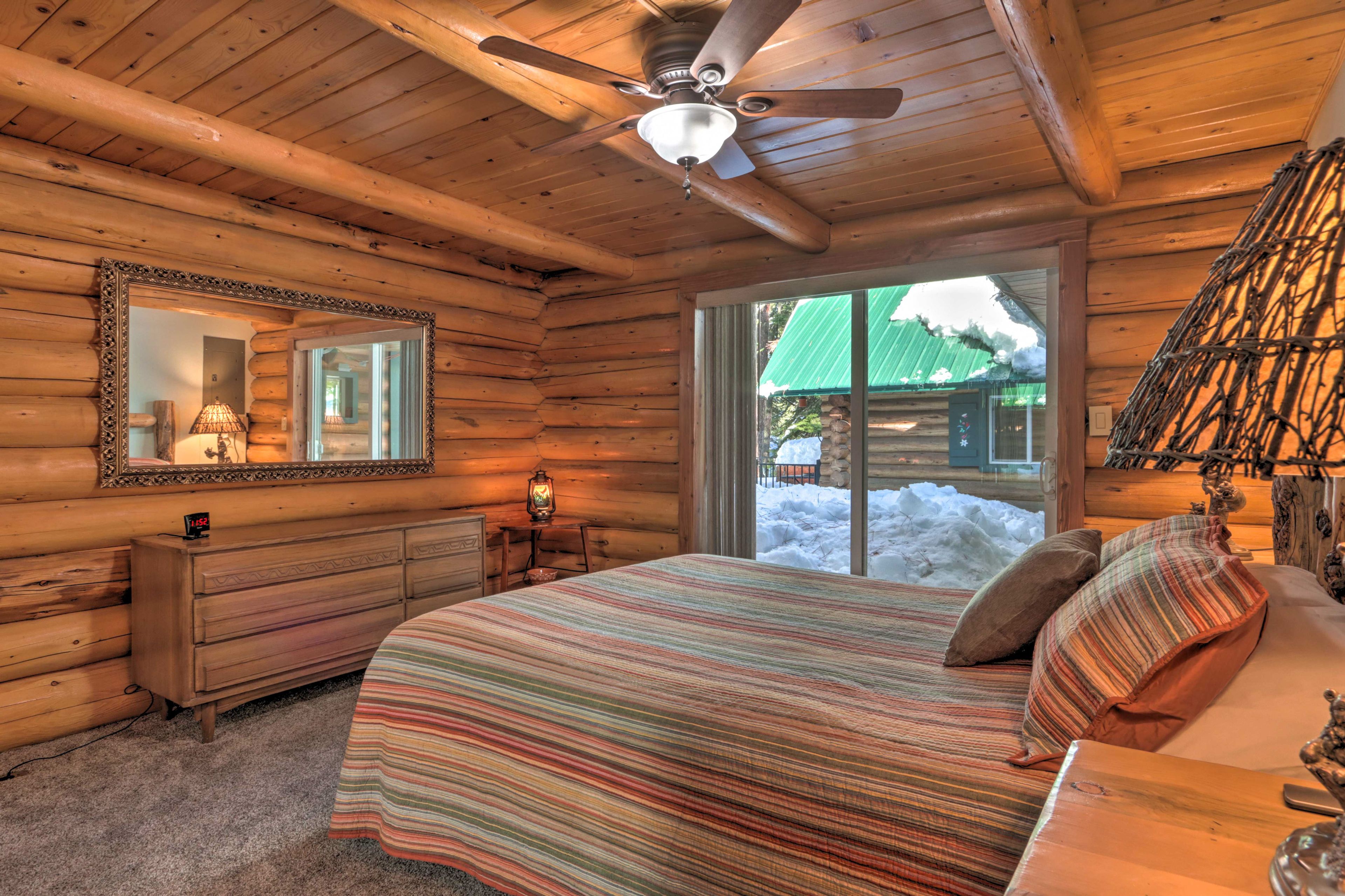Bedroom 1 | Queen Bed