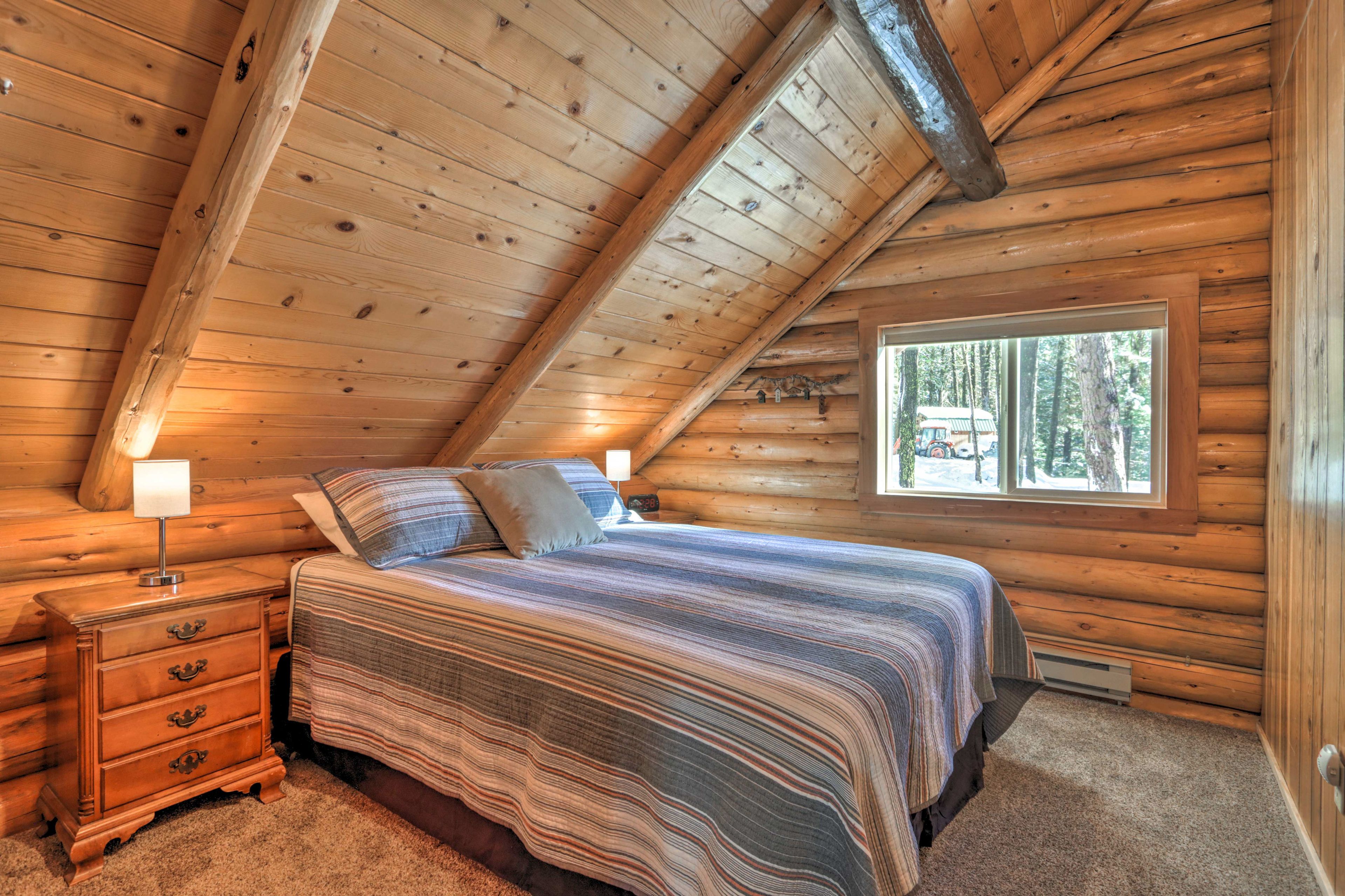 Bedroom 3 | Queen Bed