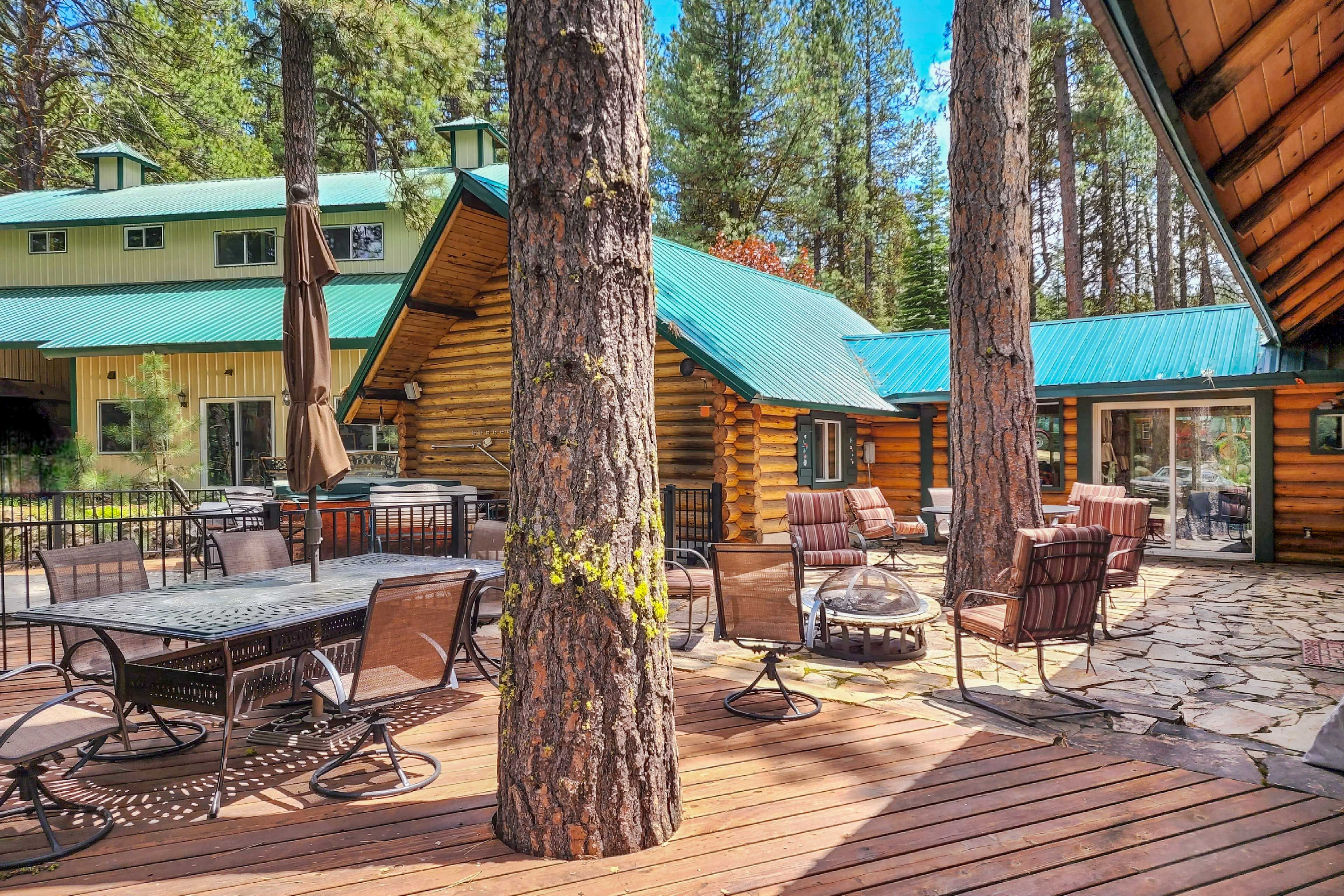 Furnished Patio & Deck | Seasonal Fire Pit & Gas Grill (Summer)