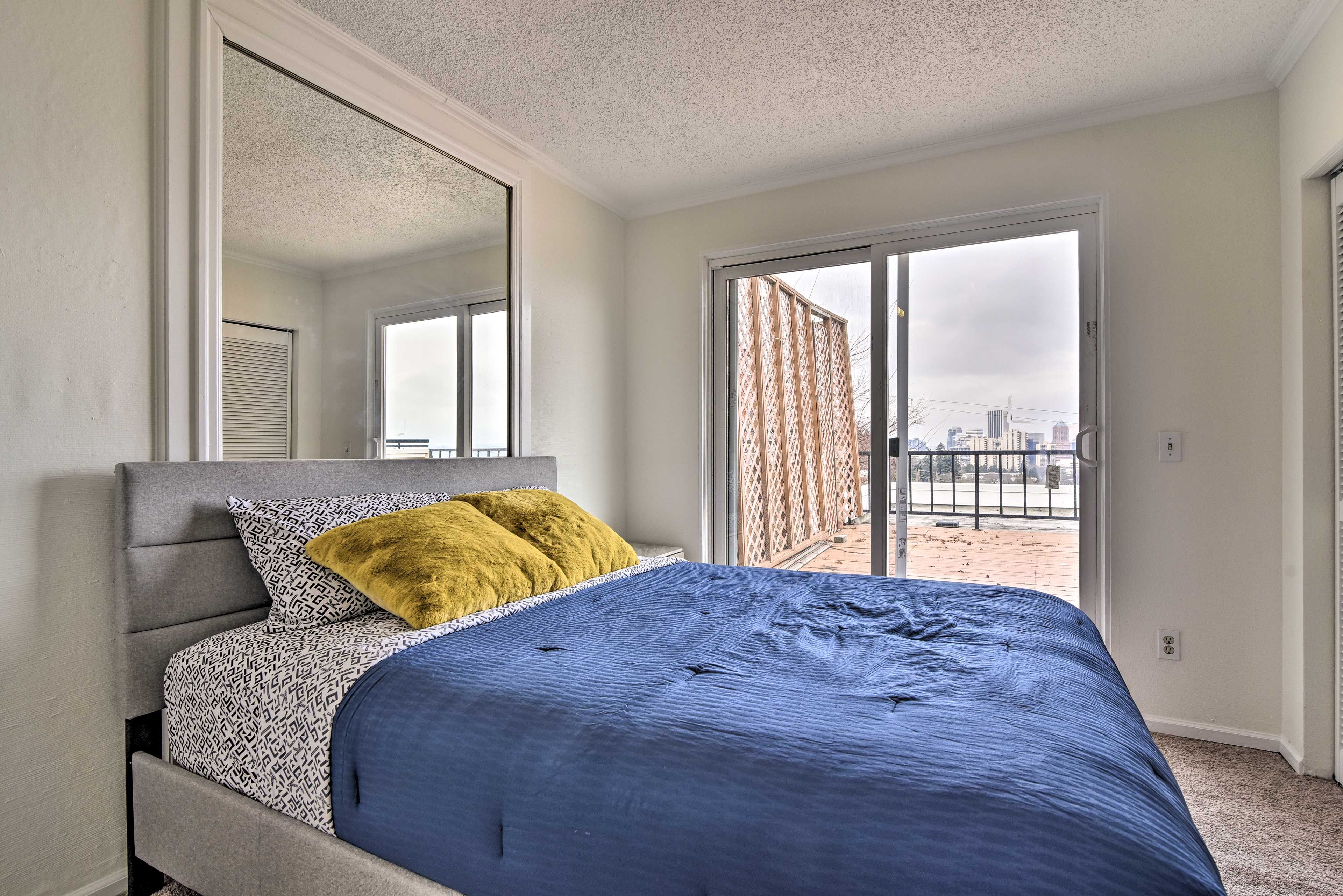 Bedroom | Queen Bed | Linens Provided