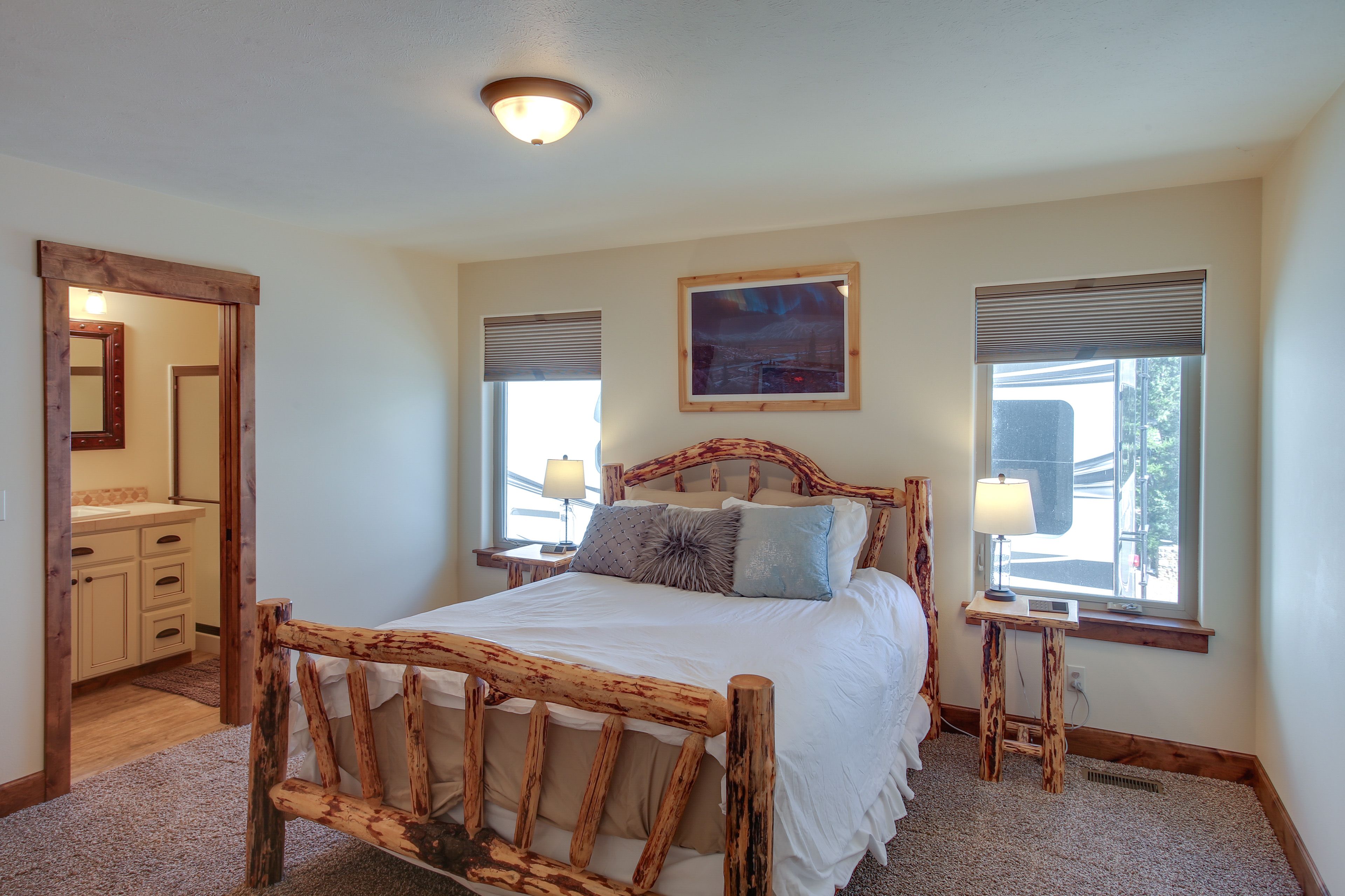 Bedroom 1 | Queen Bed | En-Suite Bathroom