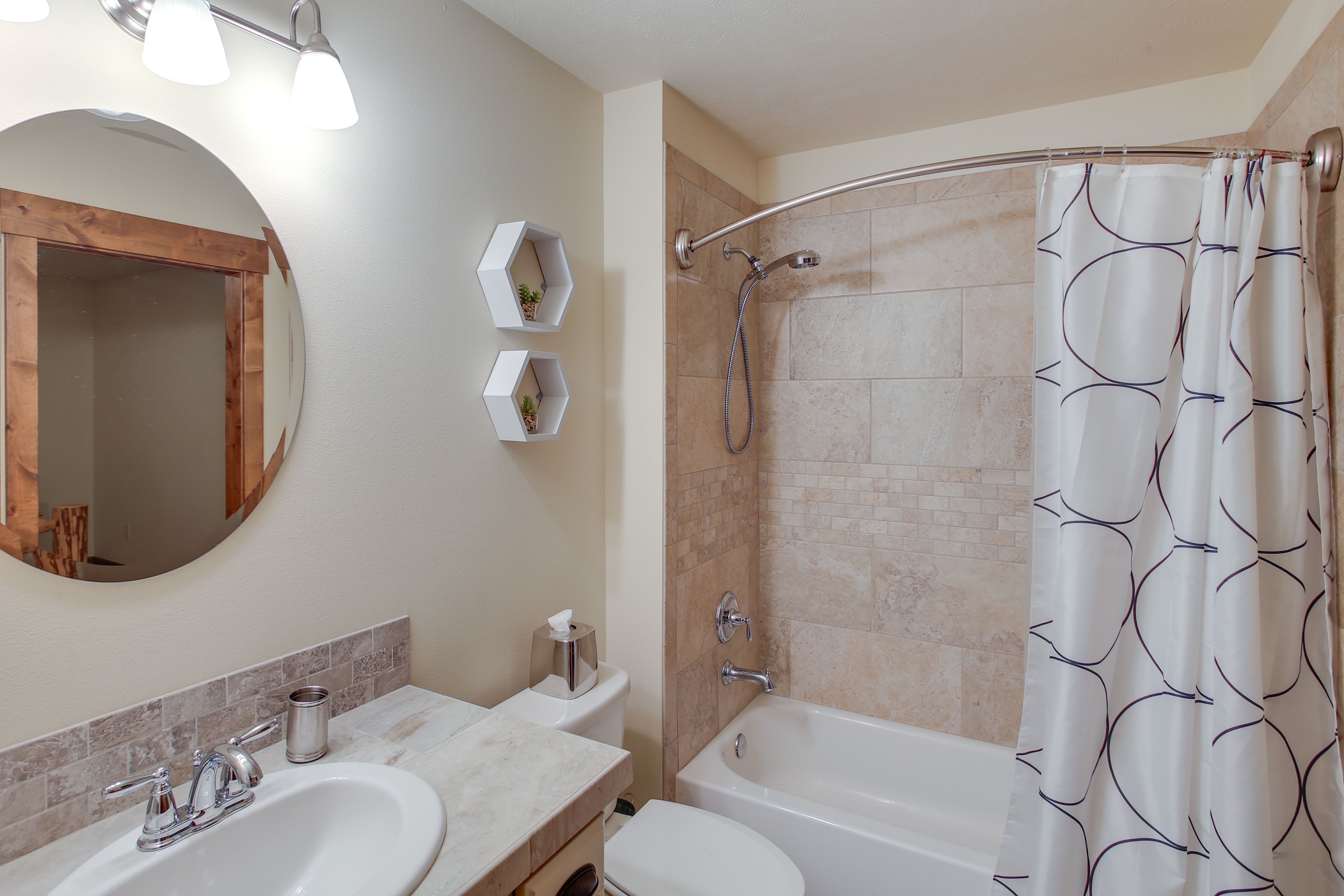 En-Suite Bathroom | Hair Dryer | Curling Iron