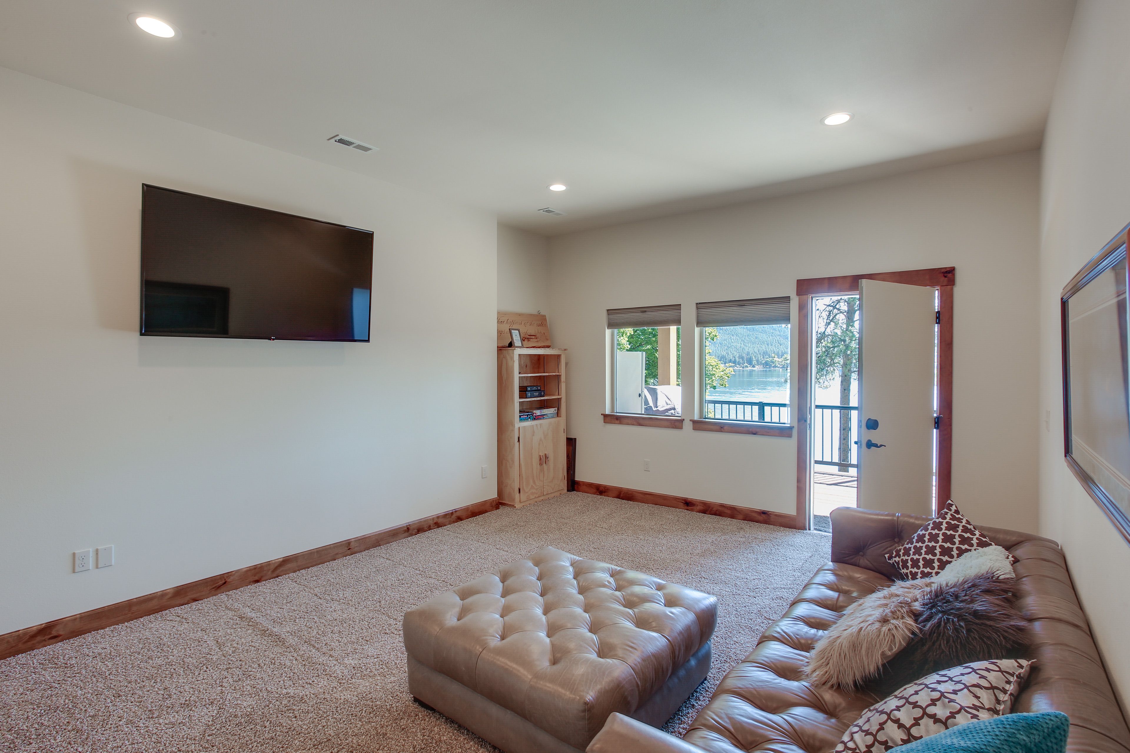 Downstairs Living Room | Central Heating & A/C | Board Games | DVD Player