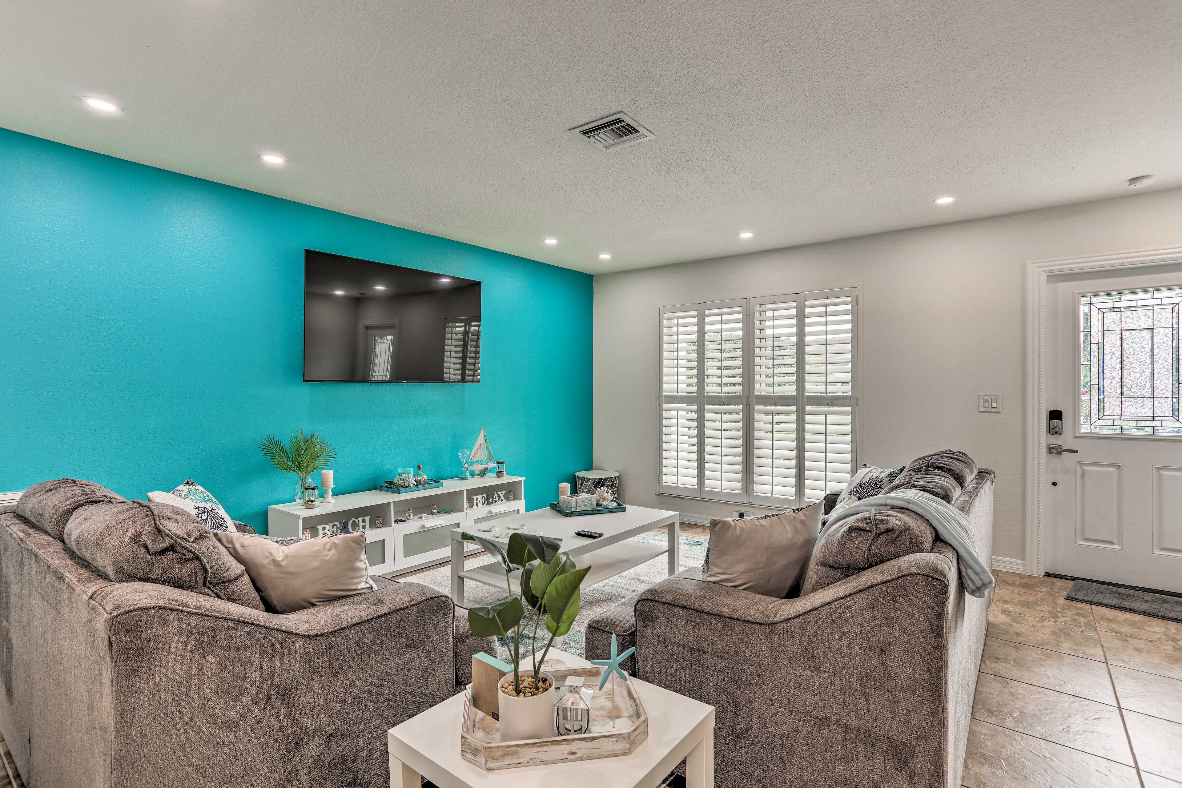 Living Area | Smart TV