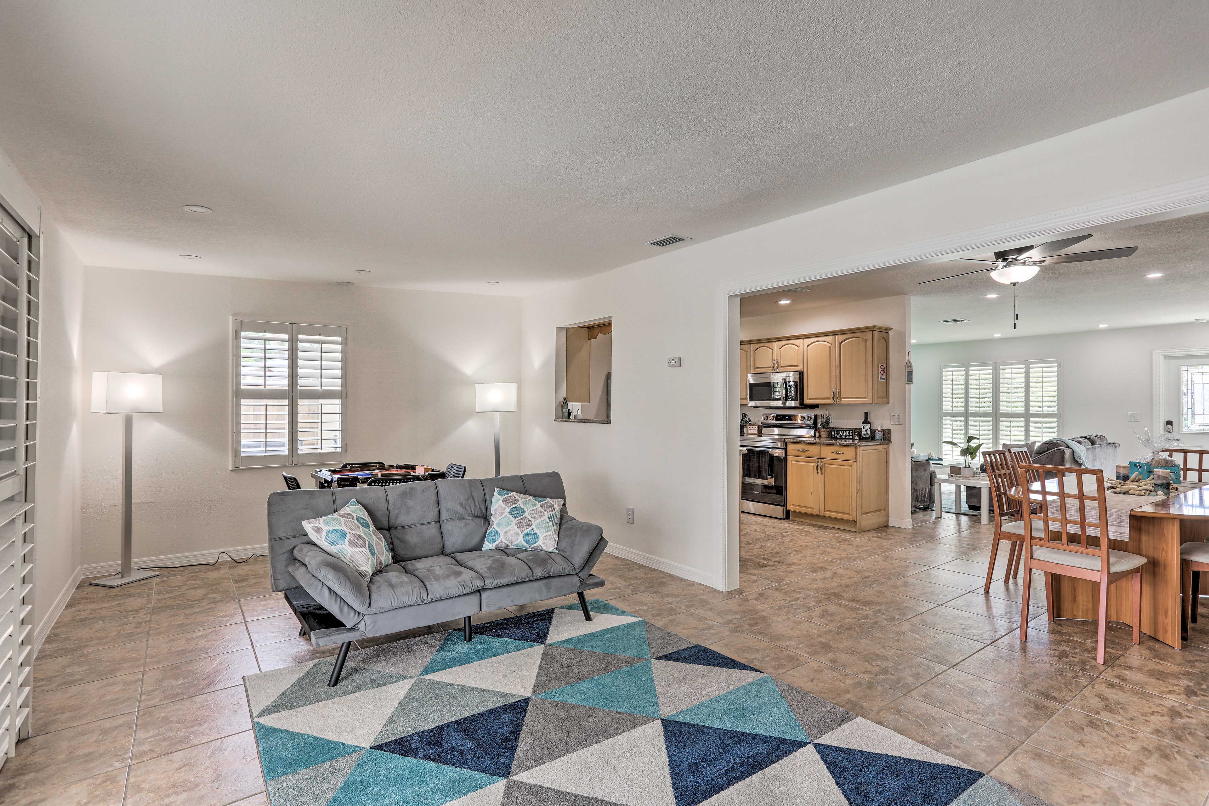 Game Room | Queen Futon | Smart TV | Board Games