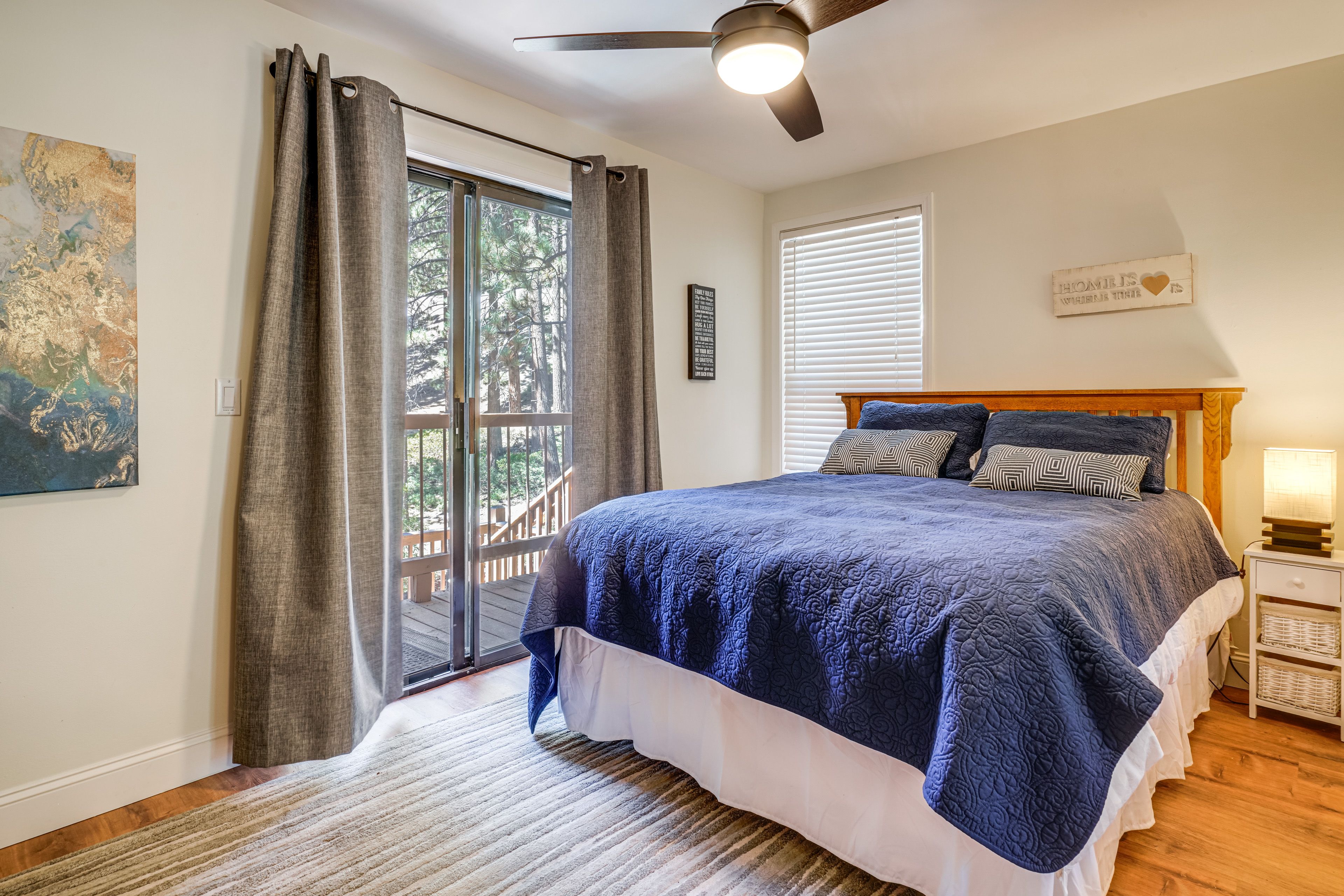 Bedroom | Queen Bed