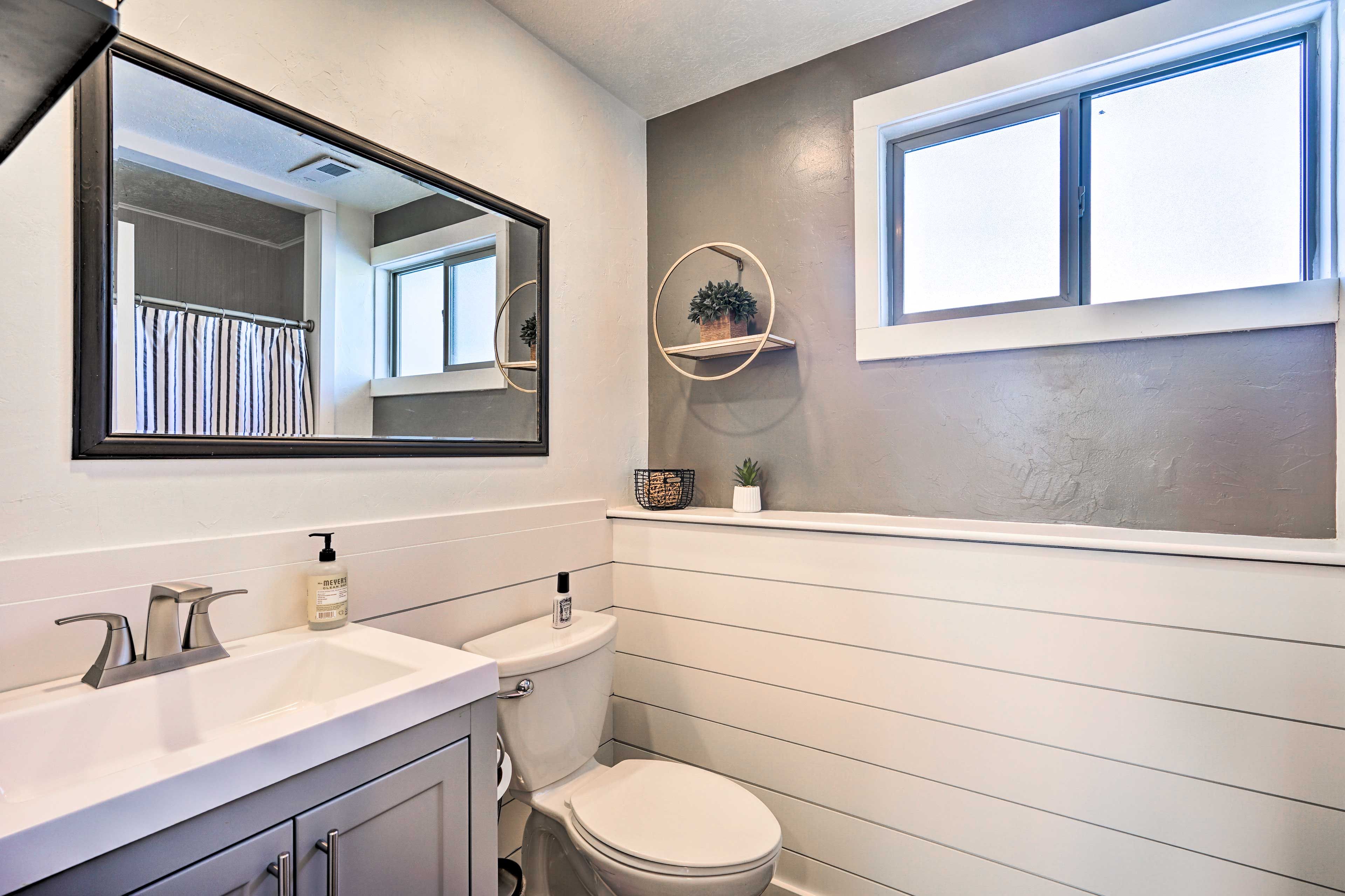Bathroom | Towels Provided | Complimentary Toiletries