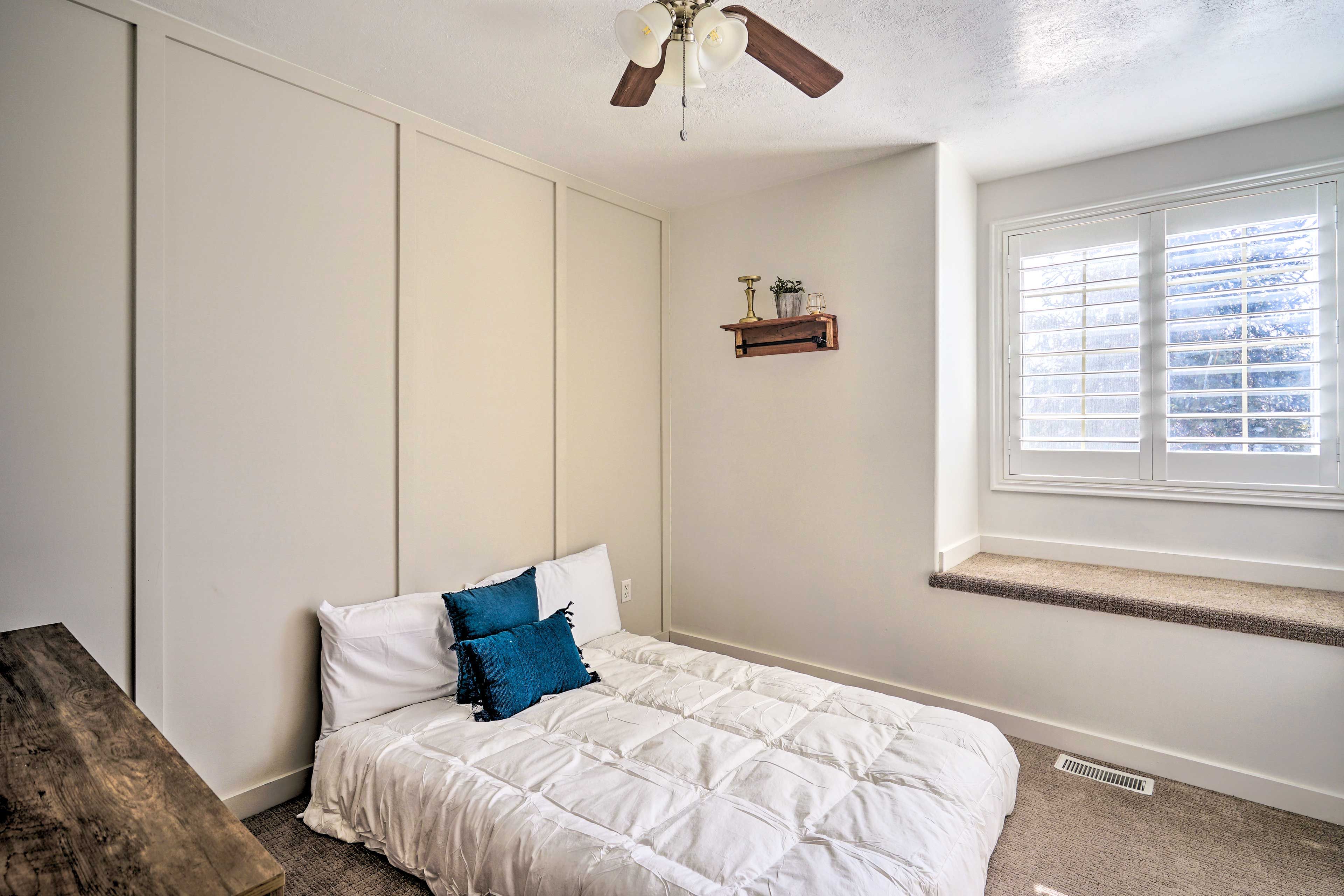 Bedroom 5 | Queen Bed