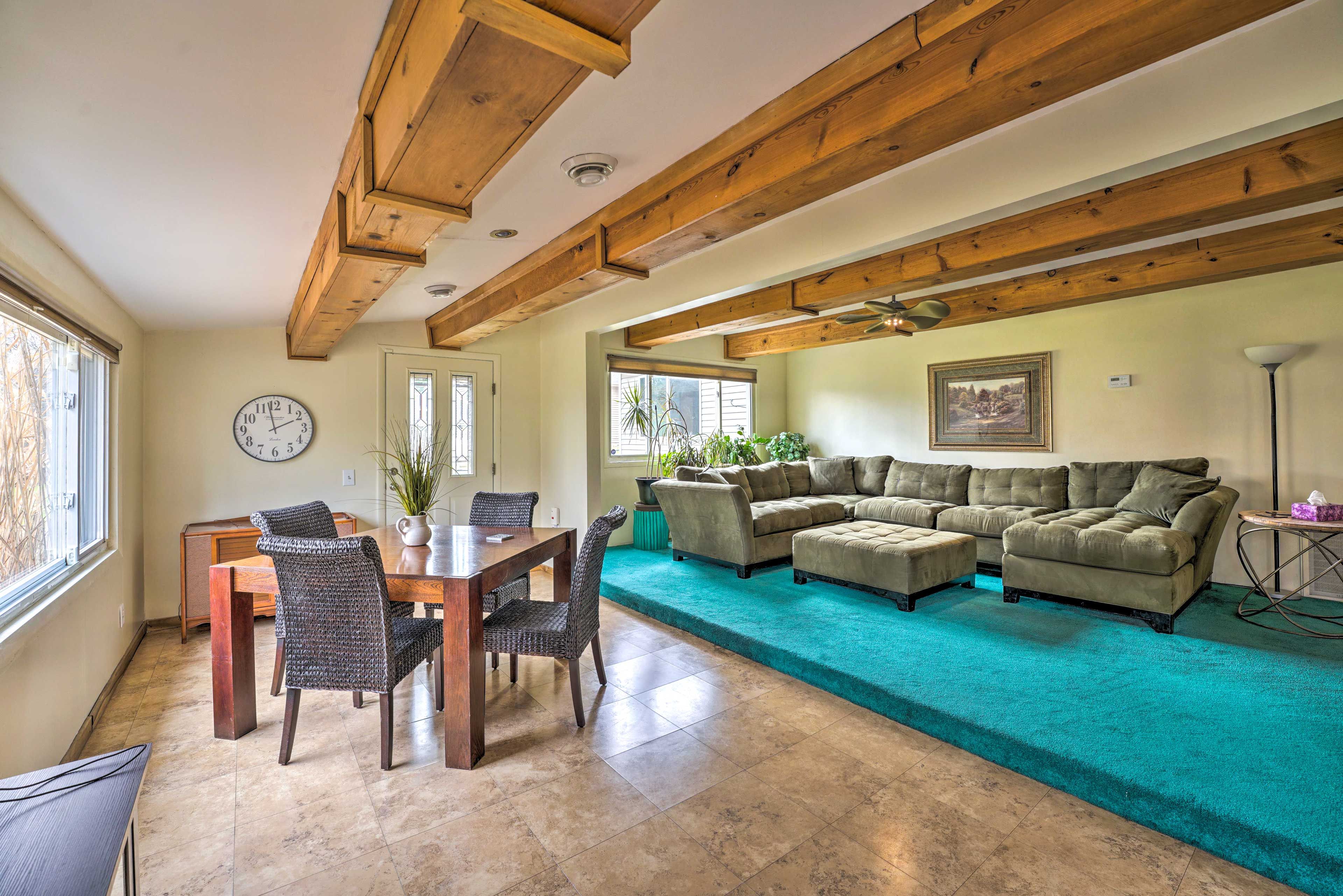 Dining Area | Dishware/Flatware Provided