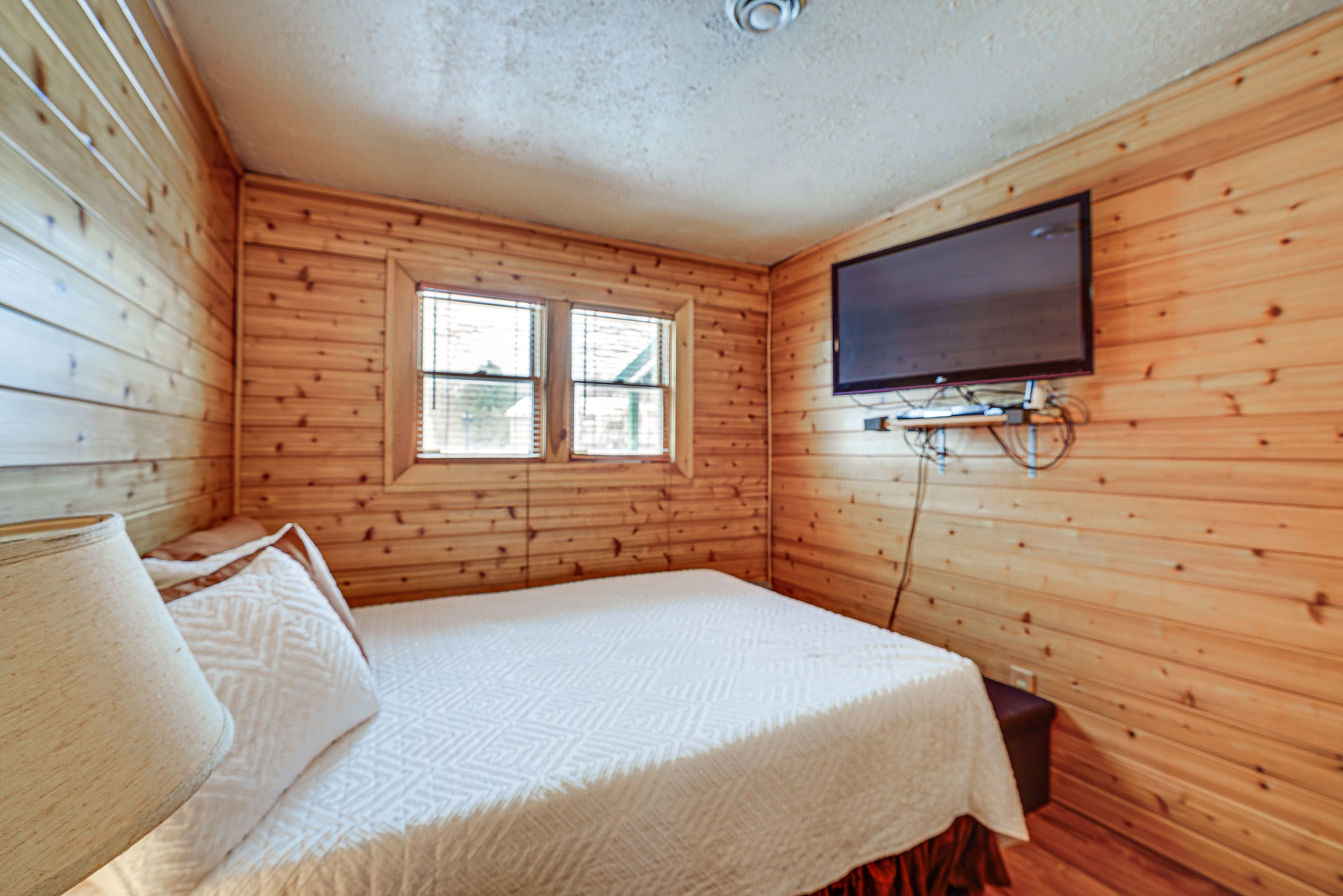 Bedroom 2 | Full Bed w/ Adjustable Head & Foot | Smart TV
