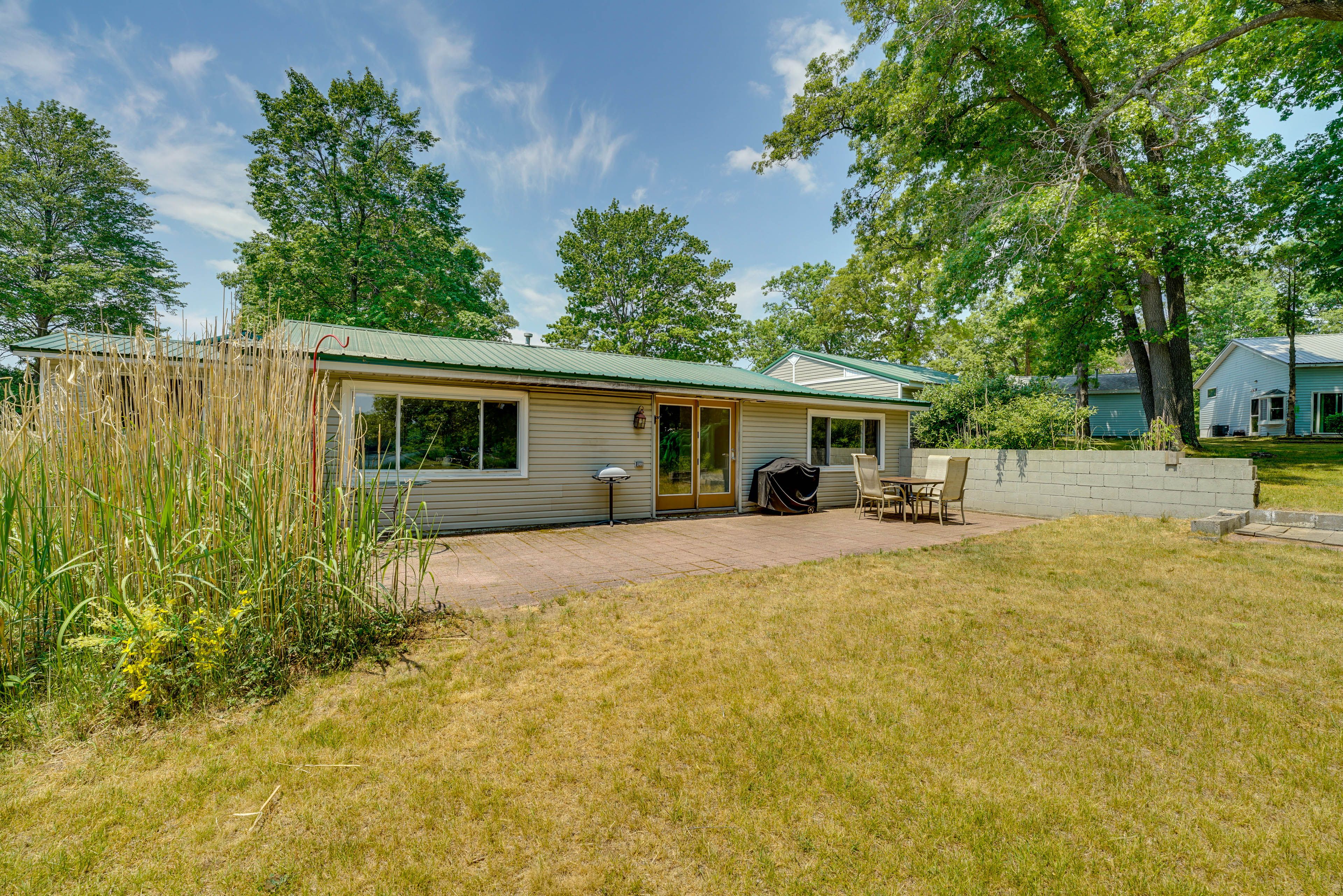 Furnished Patio | Fire Pit | Gas Grill | 6 Kayaks & Paddle Boat | Life Jackets