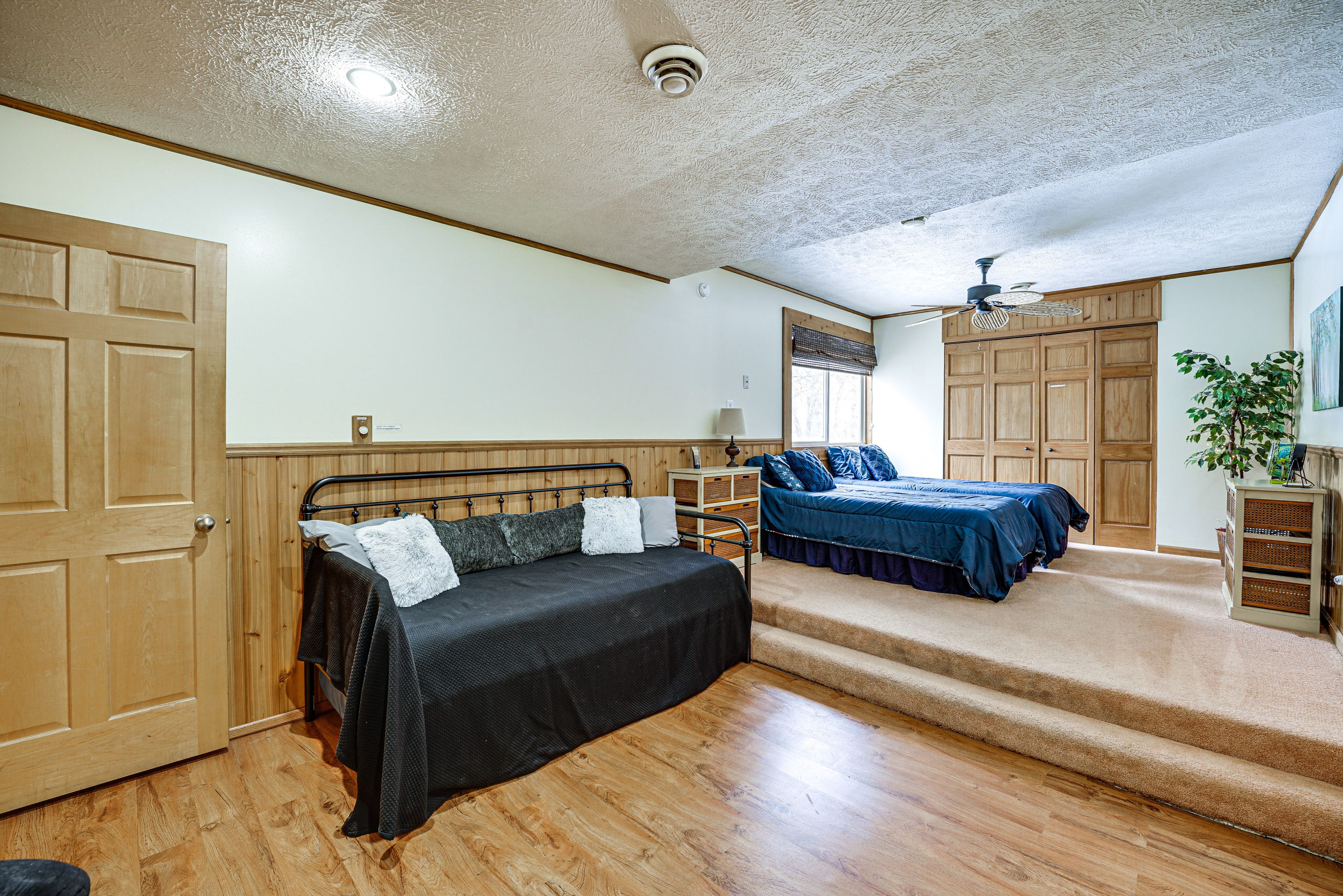 Bedroom 3 | 2 Twin Beds | Queen Pop-Up Bed