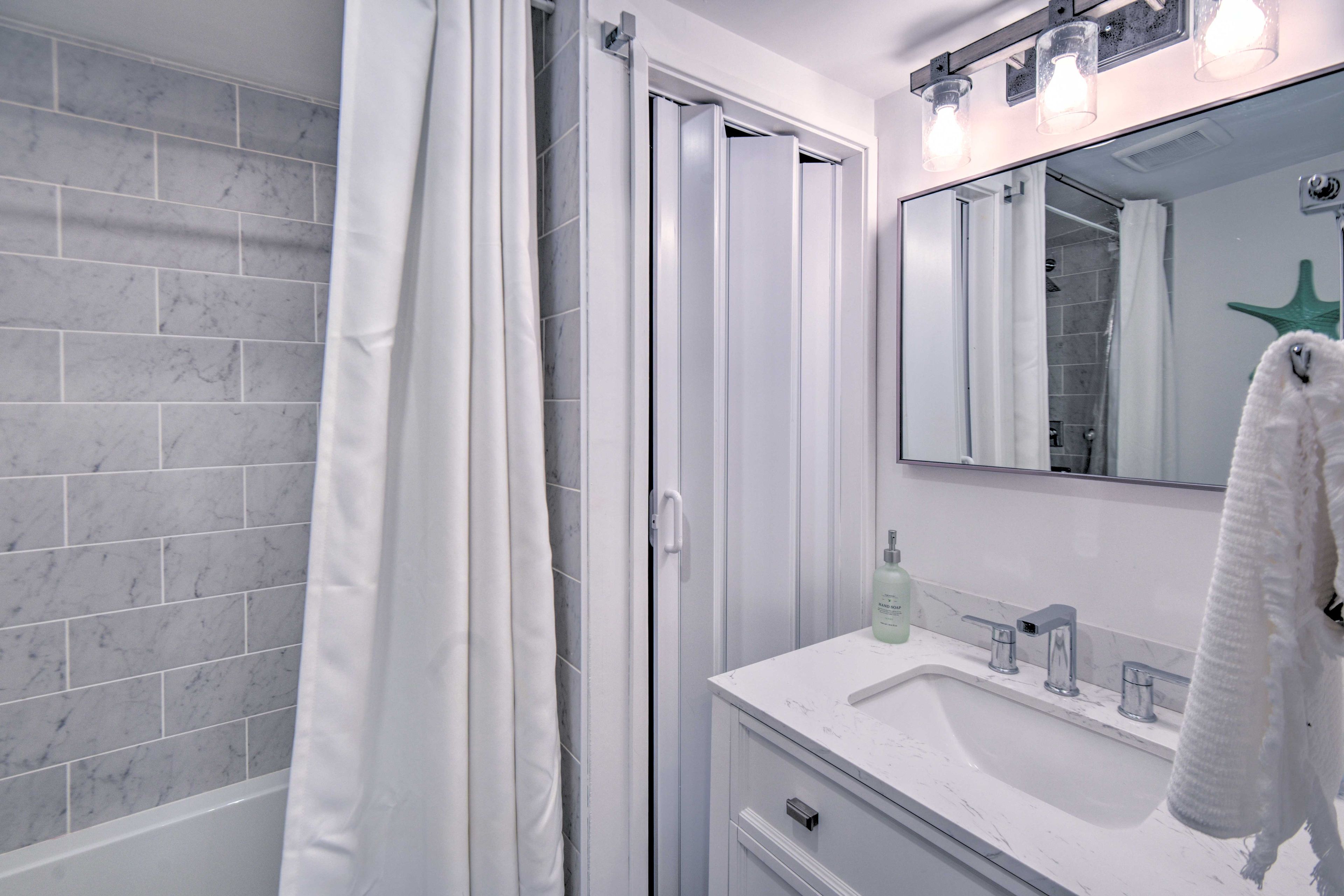 Full Bathroom | Complimentary Toiletries | Towels Provided | Hair Dryer