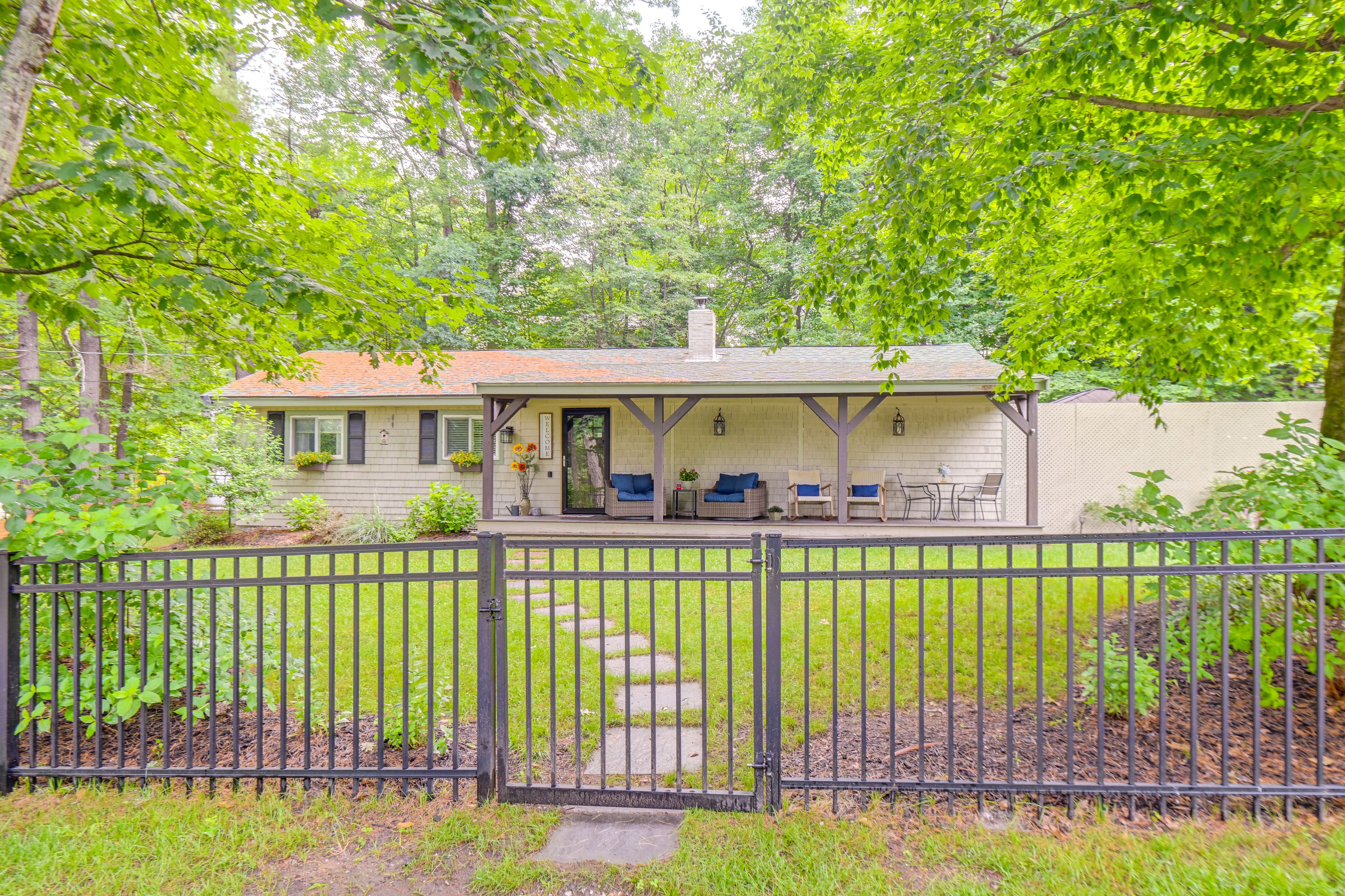 Exterior | Driveway (2 Vehicles) | Boat/Watercraft/Snowmobile Parking
