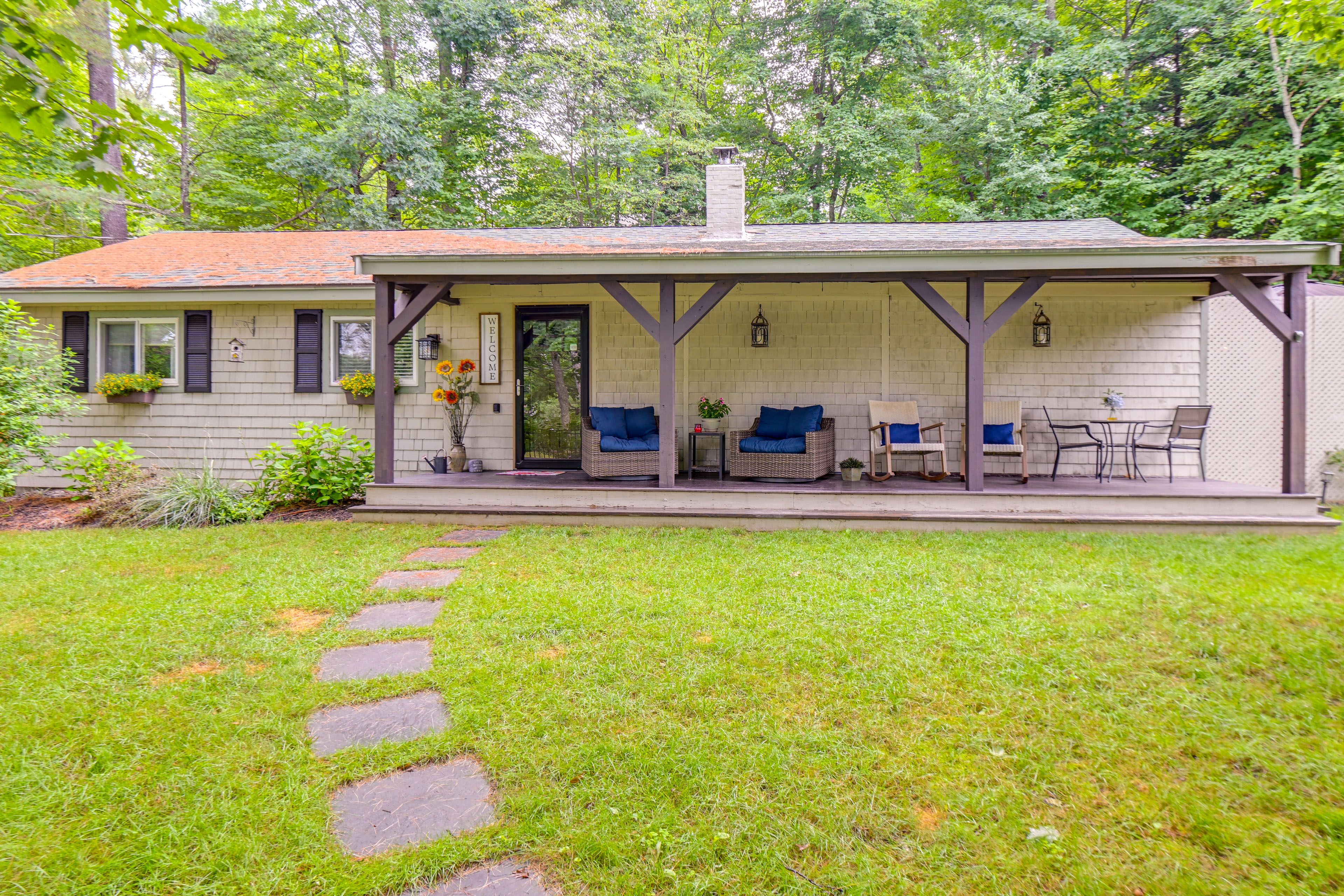 Front Exterior | Covered Front Porch | Seating & Dining