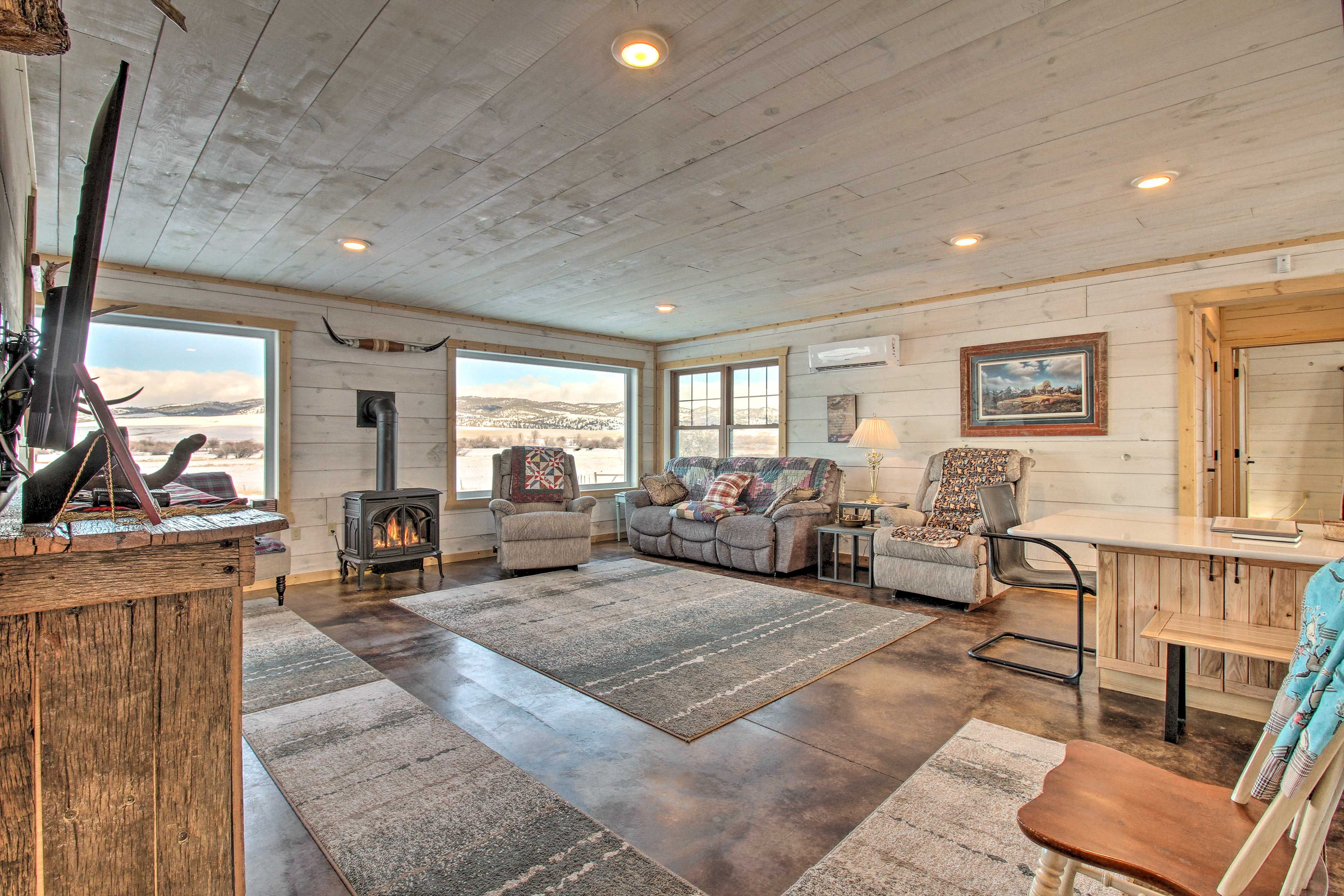 Living Room | Towels & Linens | In-Floor Radiant Heat