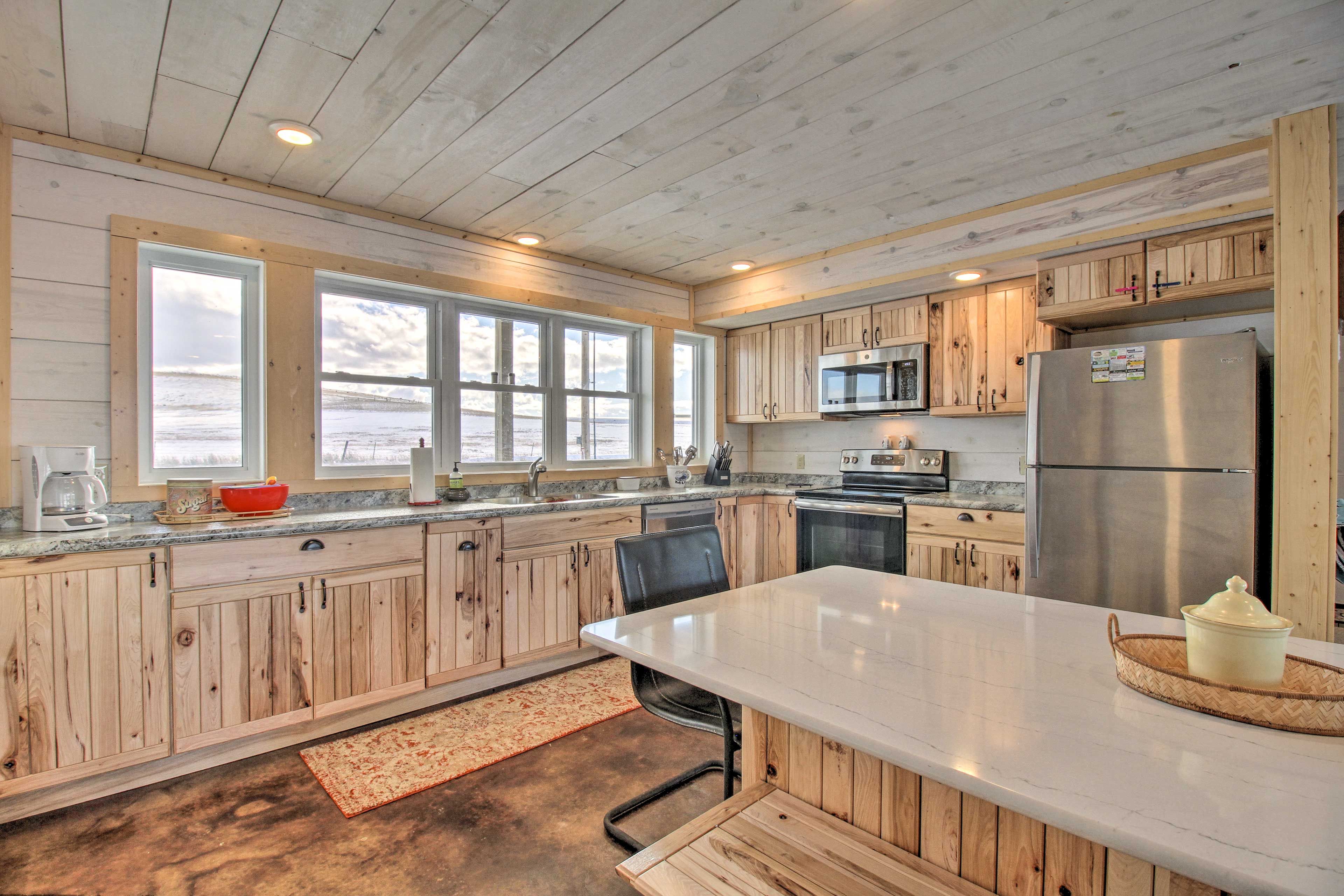 Kitchen | Pots & Pans | Spices | Ice Maker