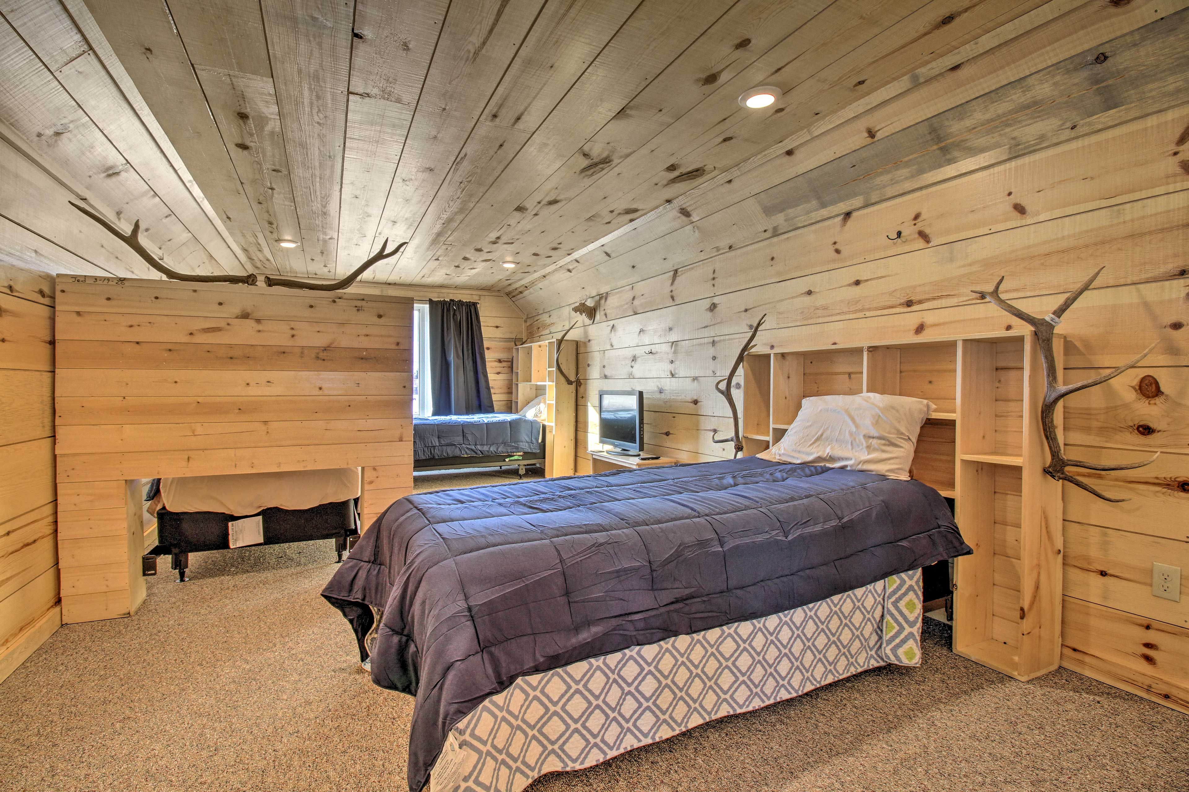 Bedroom 5 | 3 Twin Beds | 2nd Floor