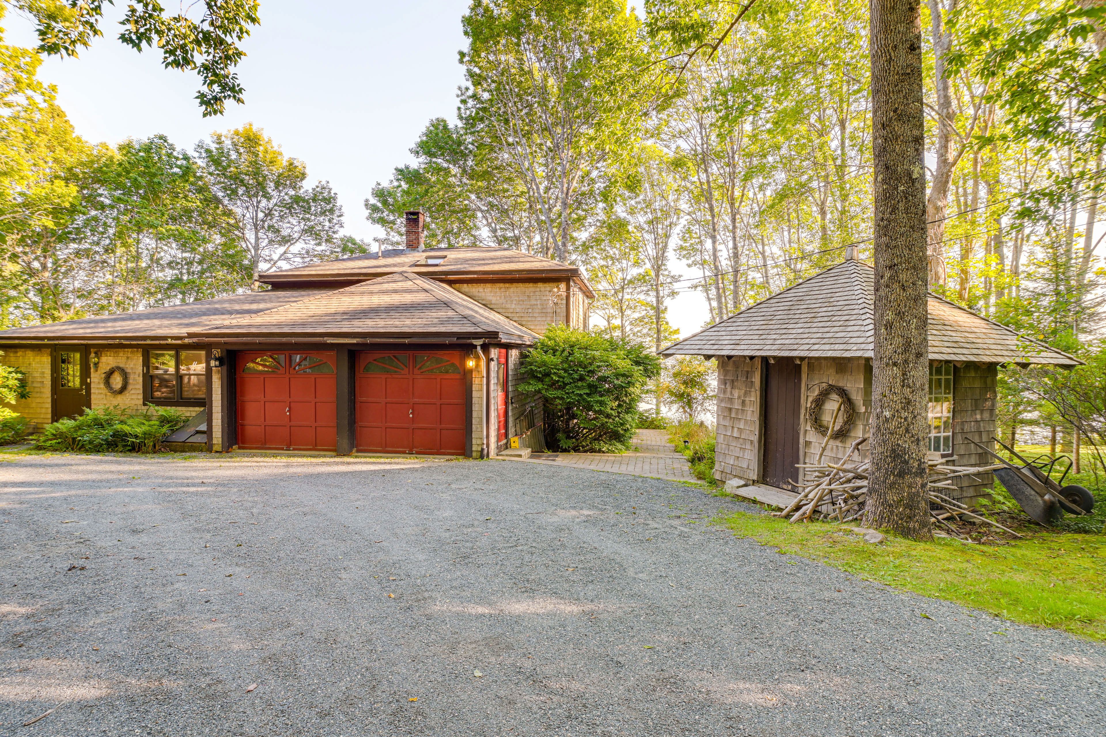 Exterior | Driveway (4 Vehicles)