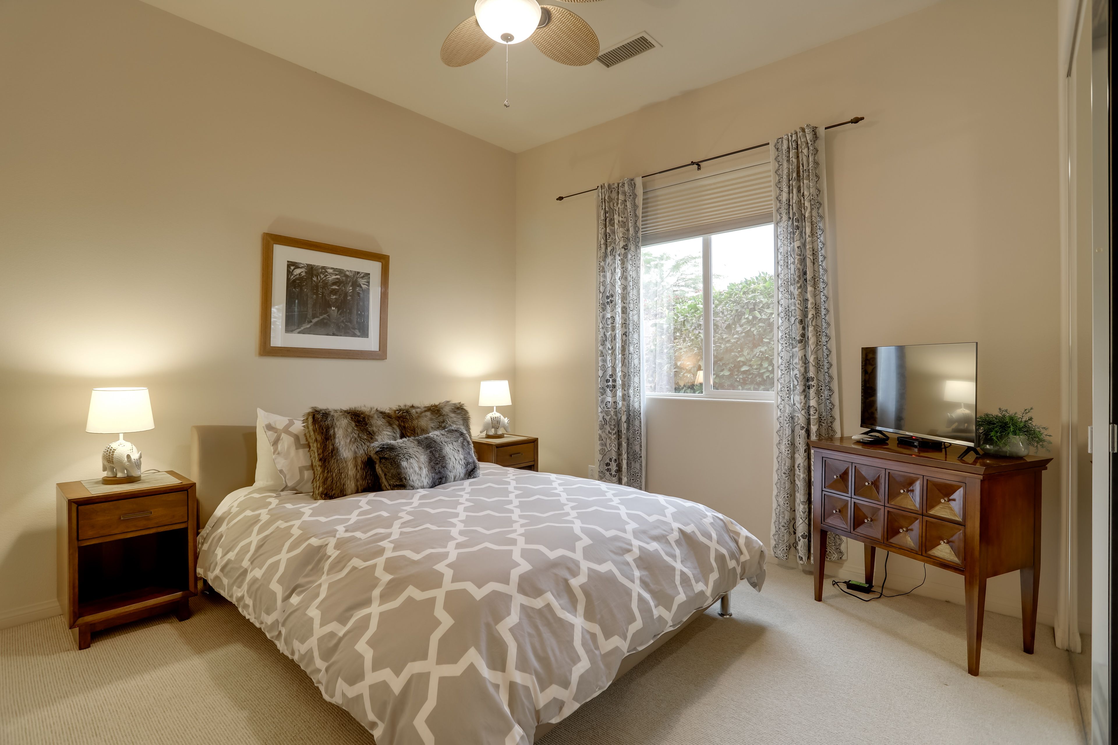 Bedroom 2 | Queen Bed | Smart TV