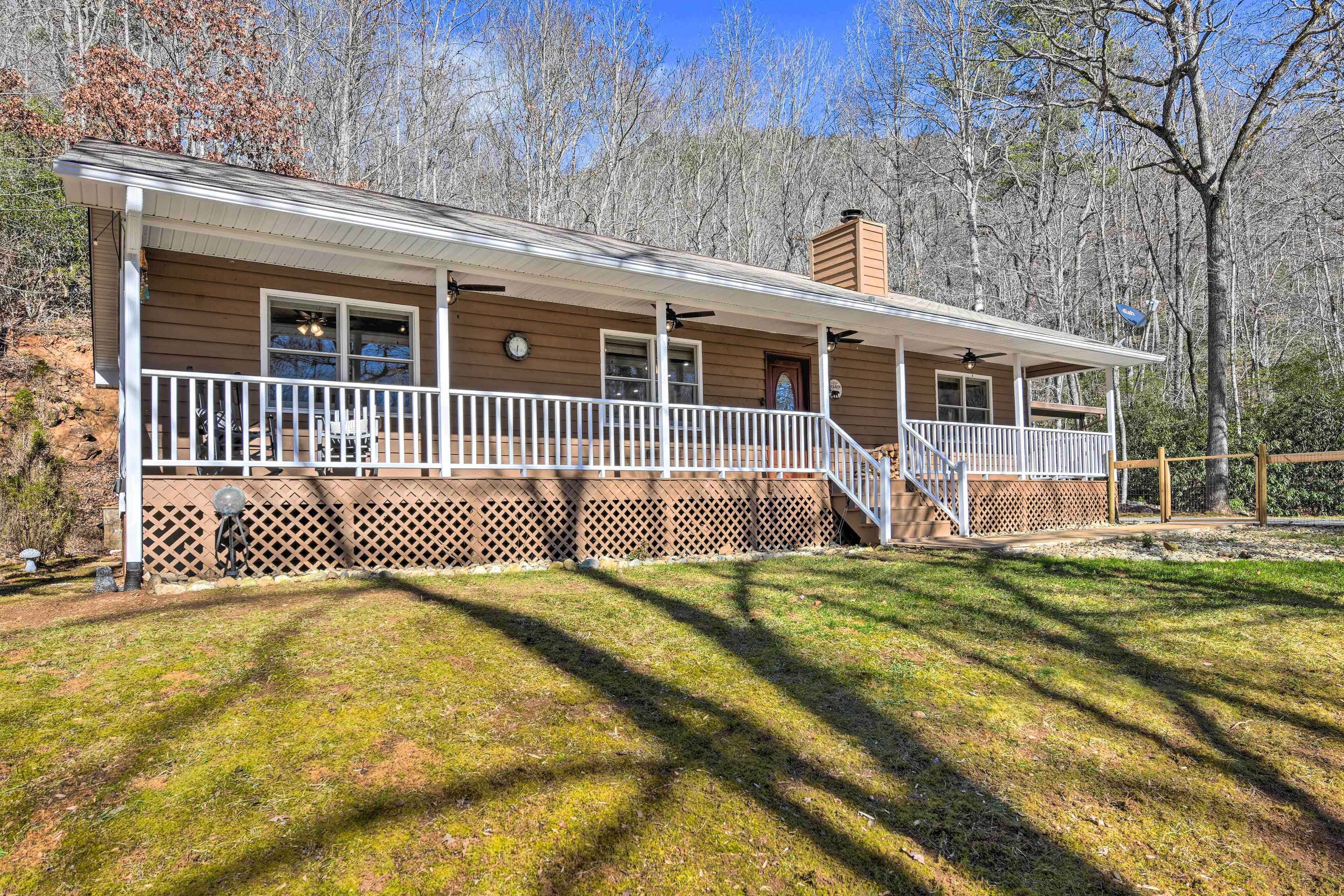 Franklin Vacation Rental | 2BR | 2BA | Stairs Required for Access | 1,456 Sq Ft