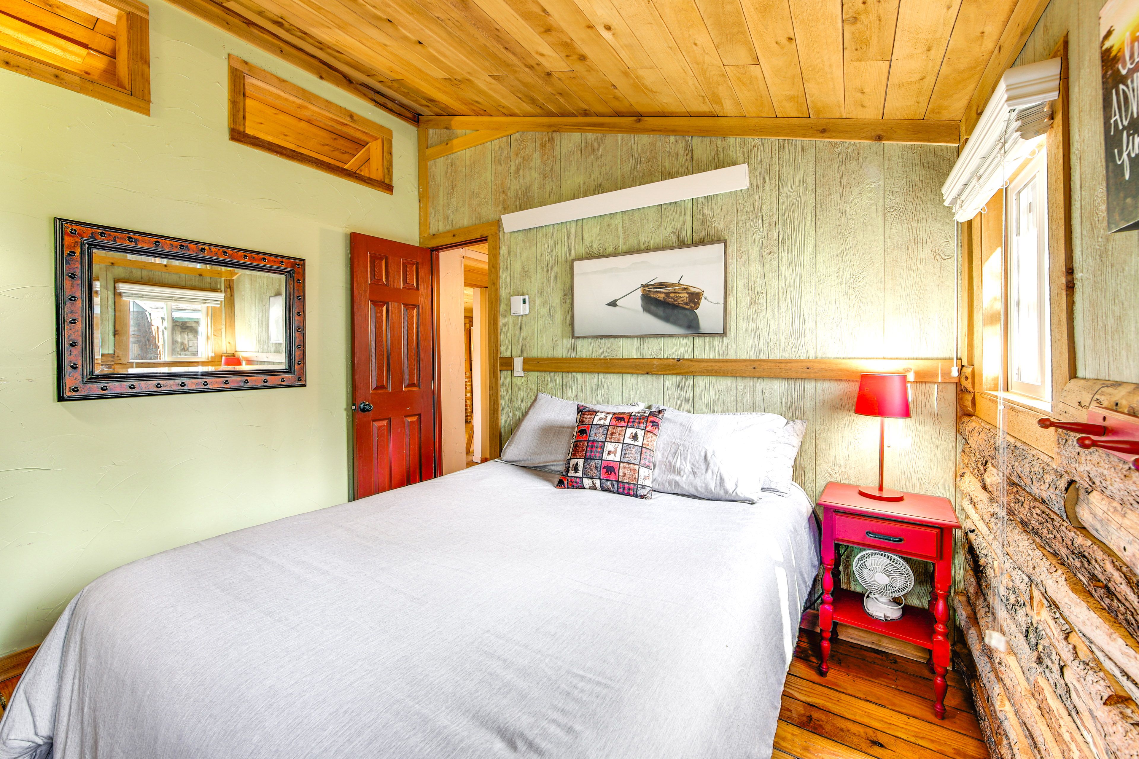 Bedroom 2 | Queen Bed