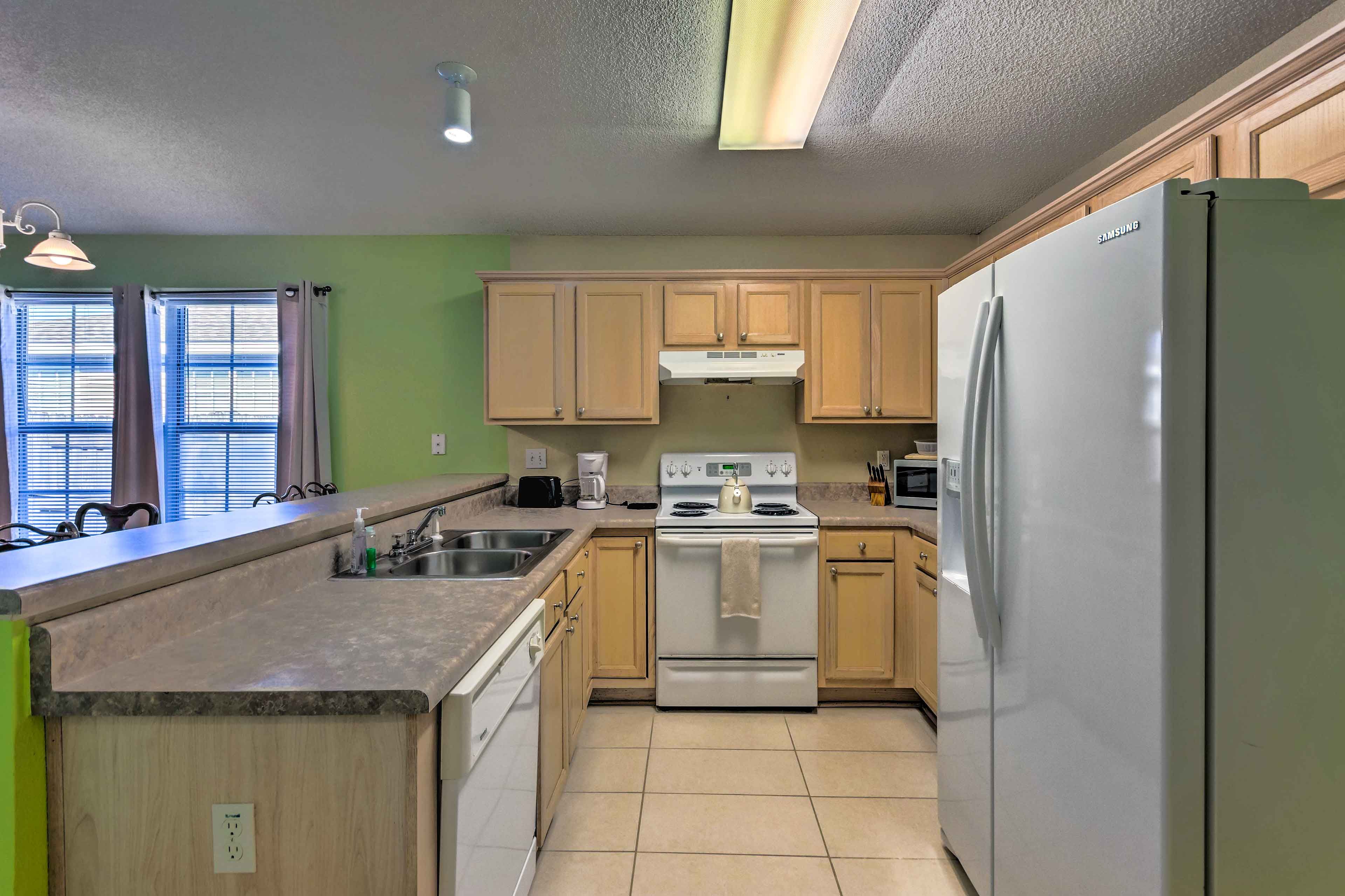 Kitchen | Paper Towels/Trash Bags Provided