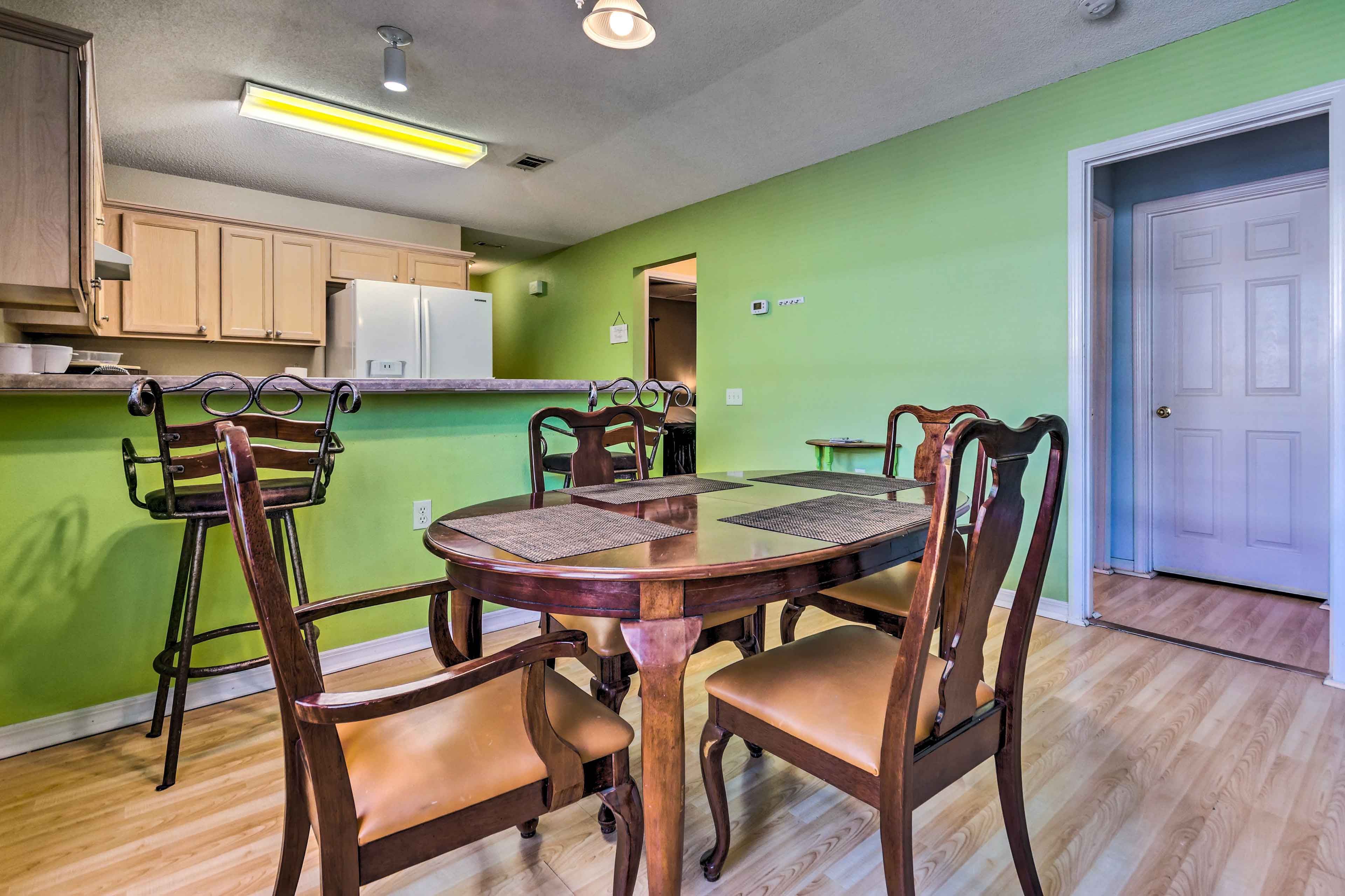 Dining Table | Dishware/Flatware Provided