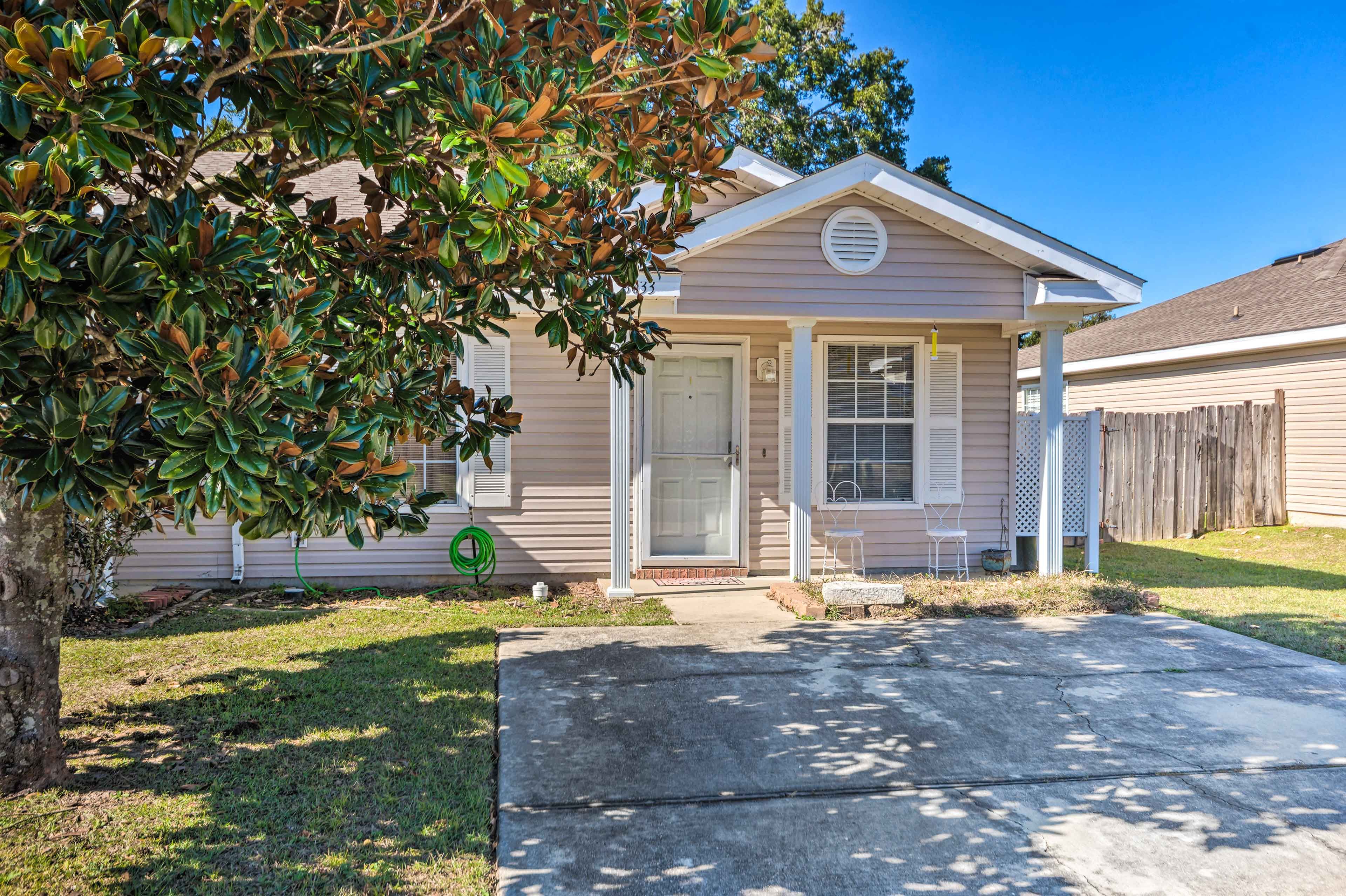 Pensacola Vacation Rental | 2BR | 2BA | 984 Sq Ft | Step-Free Access