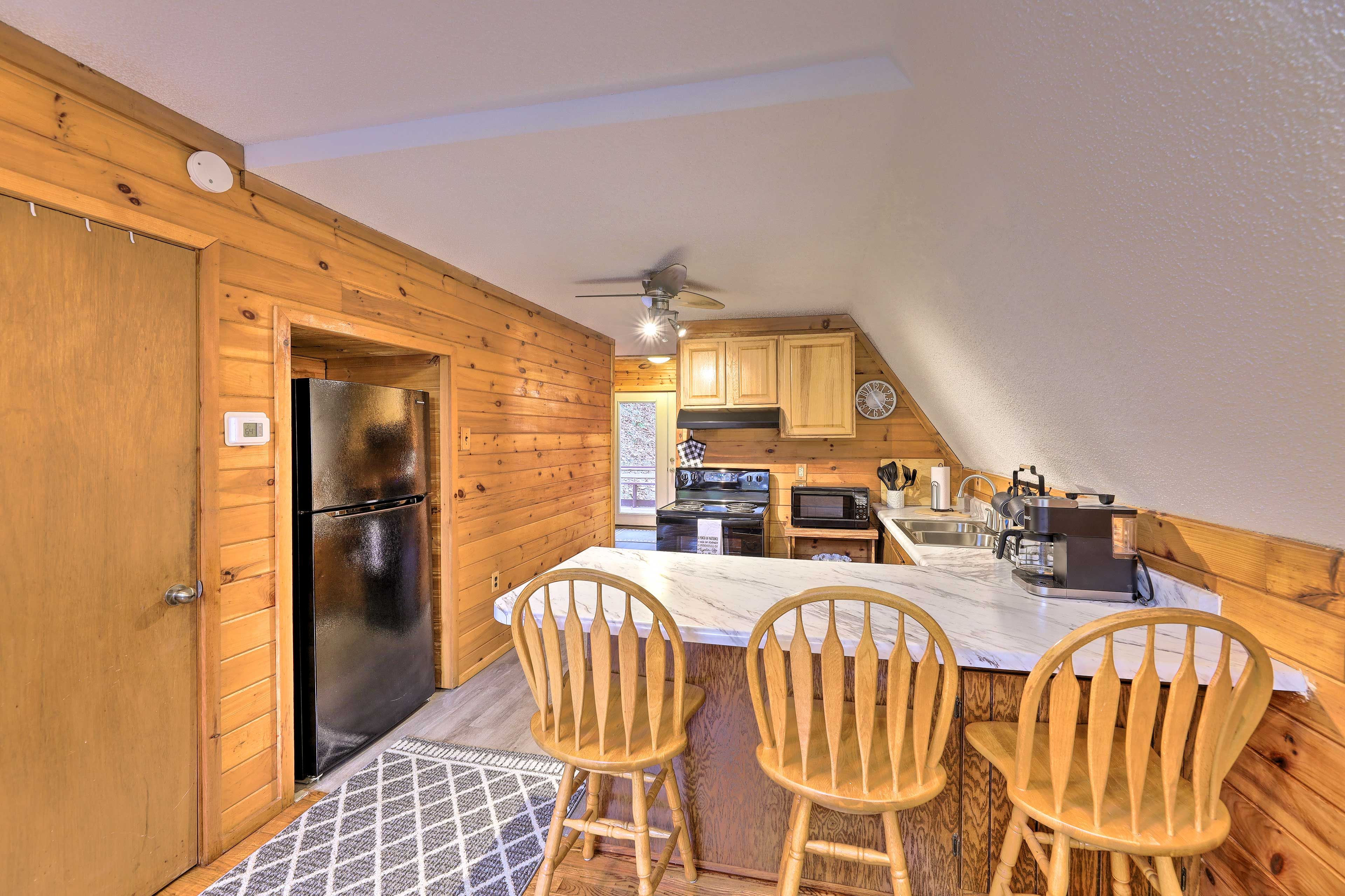 Dining Area | Dishware/Flatware | Trash Bags/Paper Towels