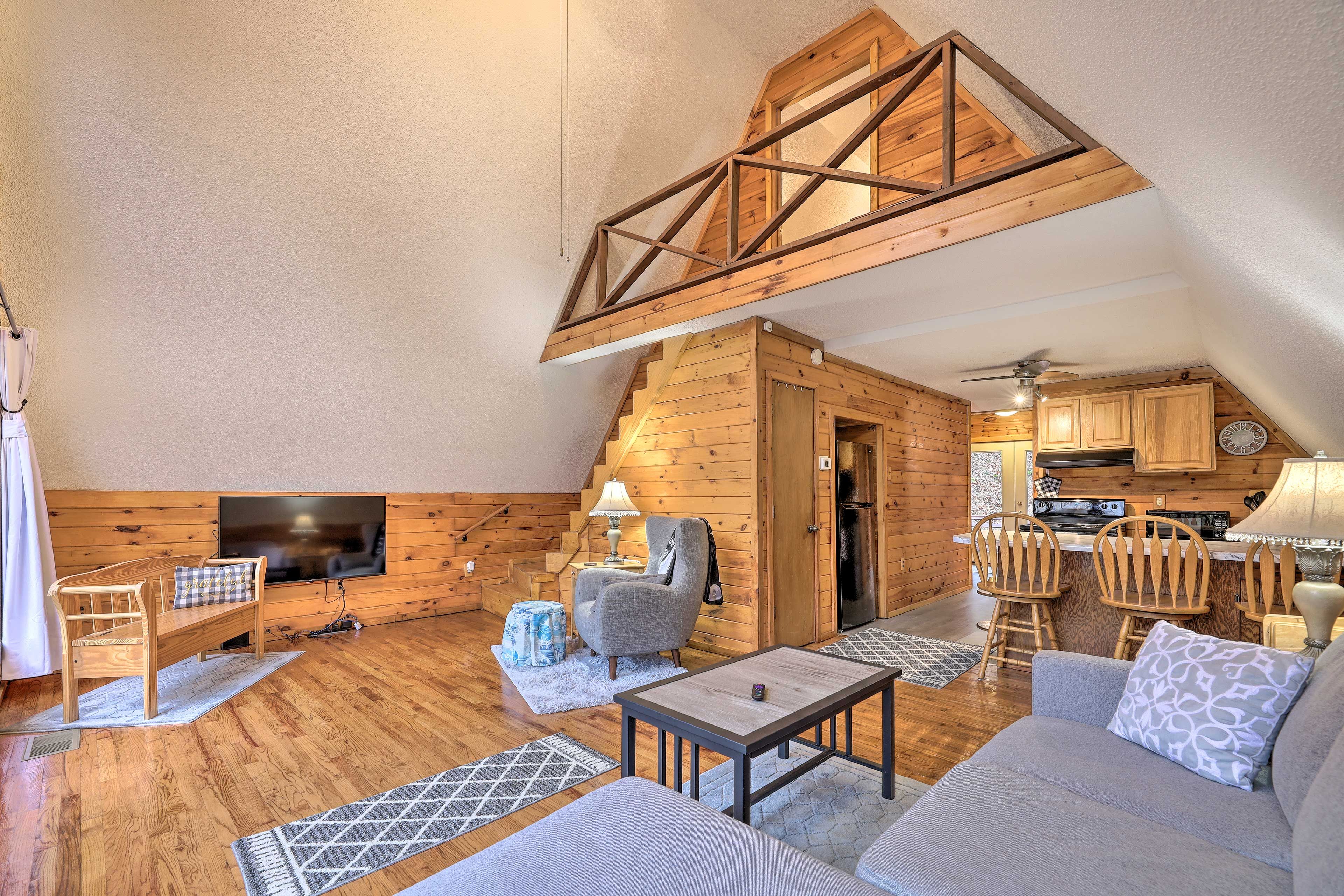 Living Room | Free WiFi | Flat-Screen TV