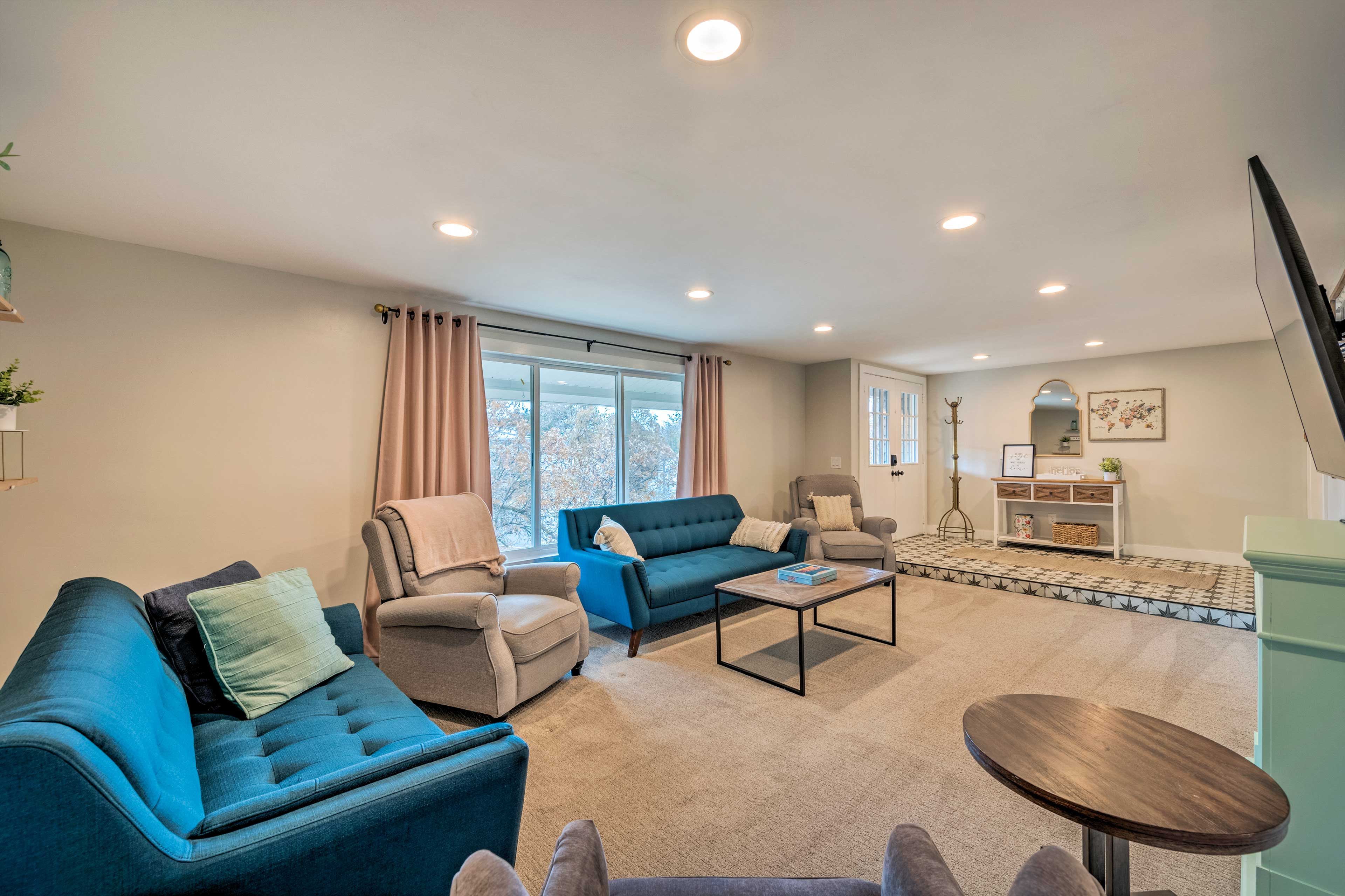 Living Room | Main Level | Smart TV | Fireplace