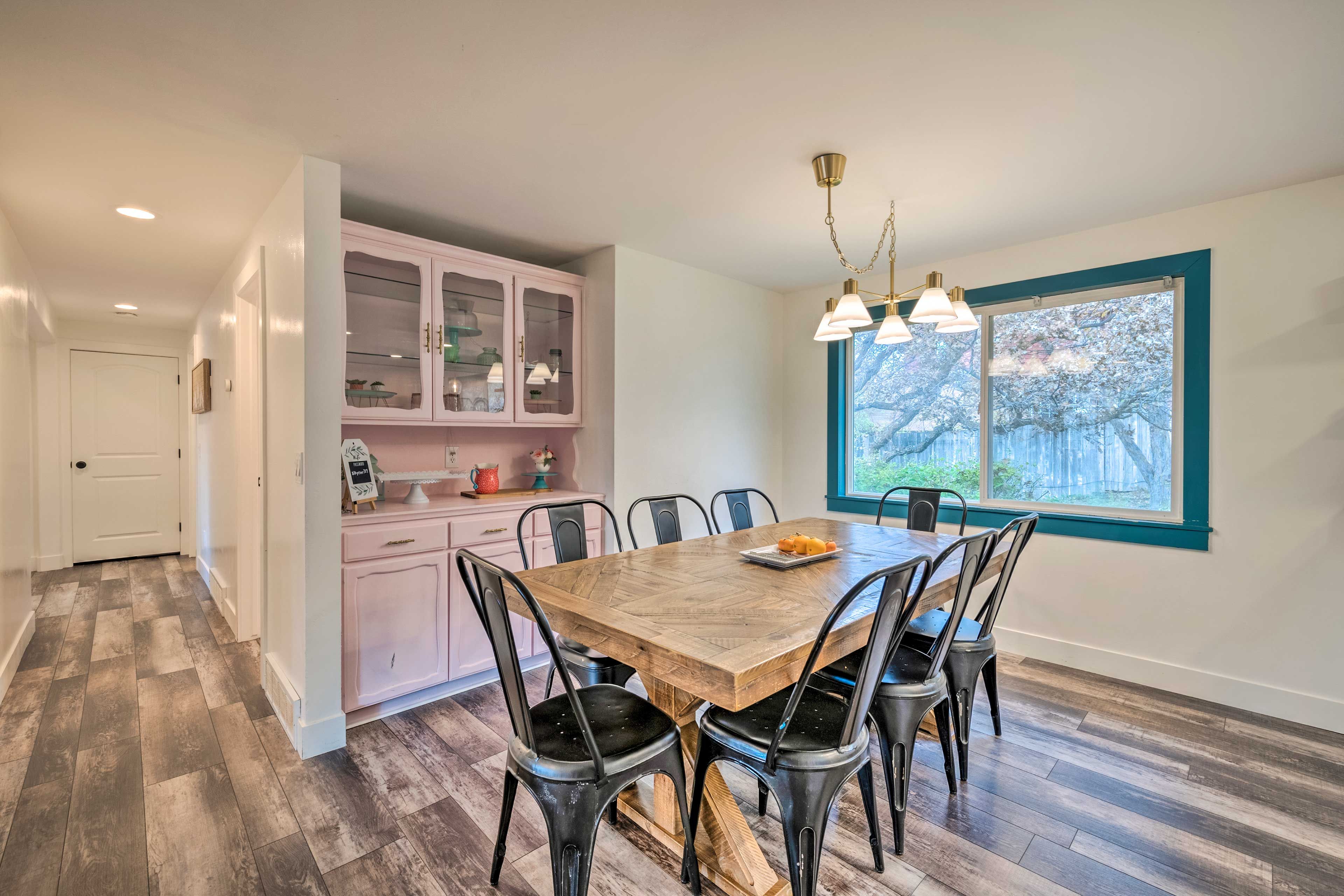 Dining Room | Main Level