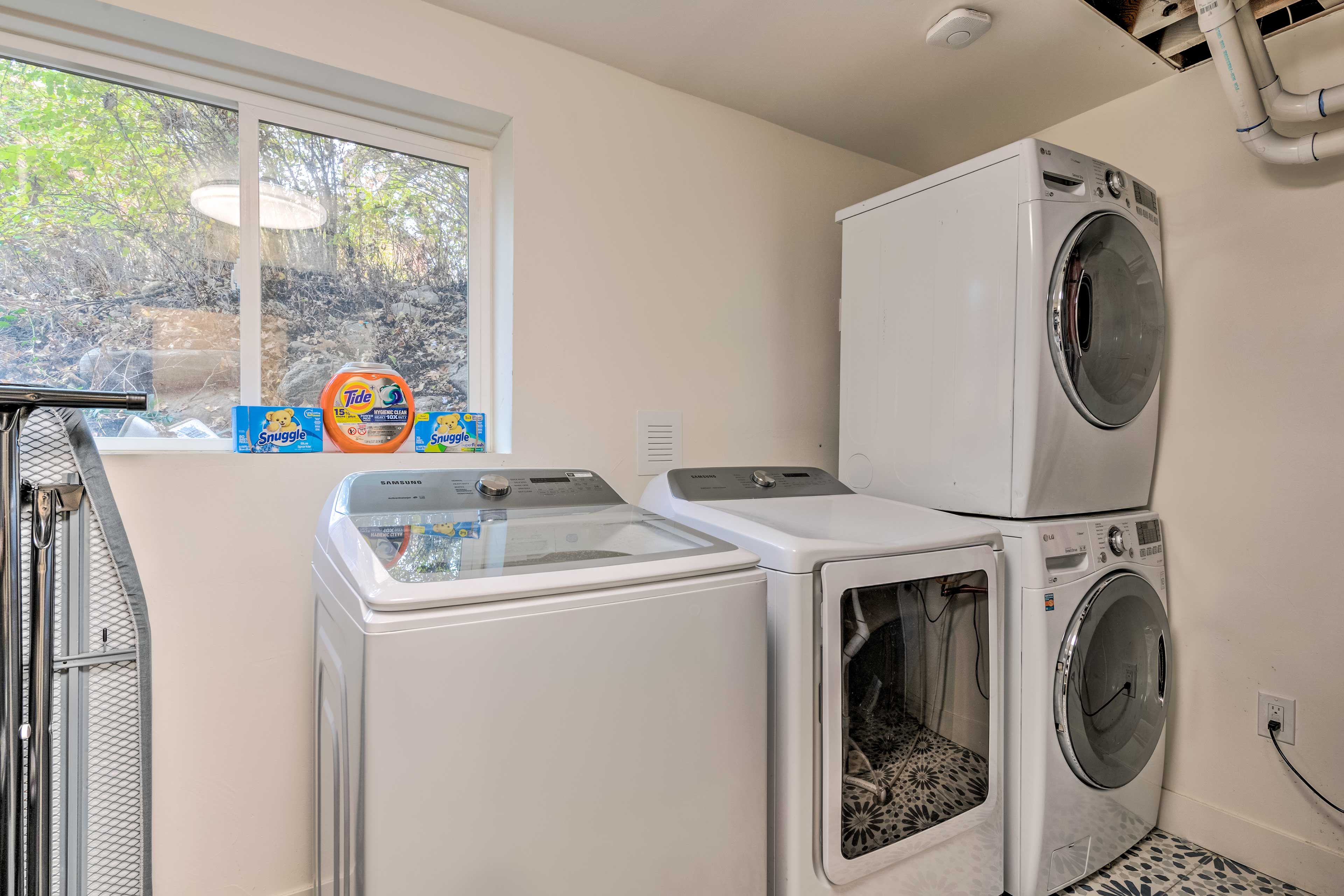 Laundry Room | 2 Washers & Dryers