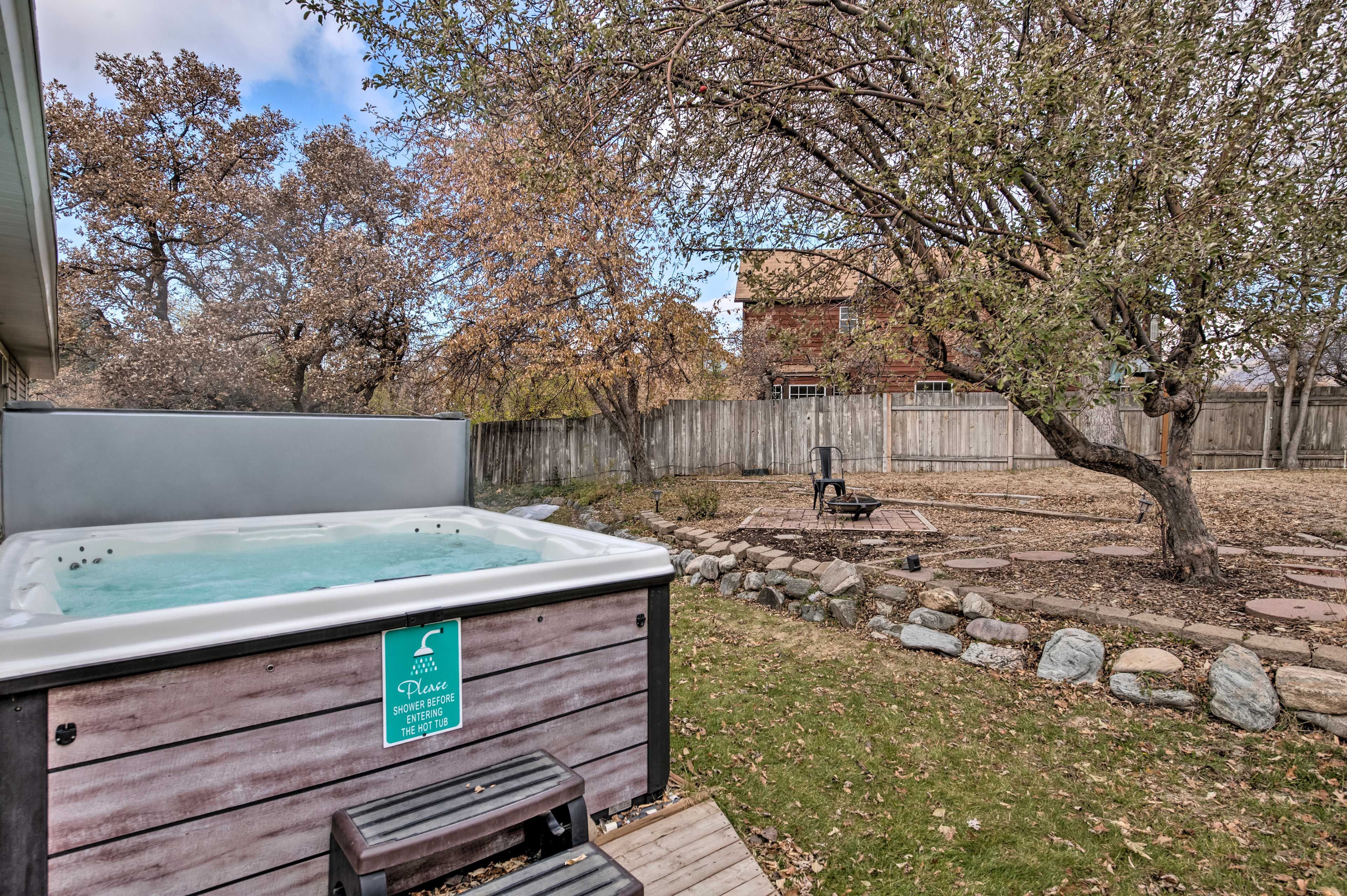 Private Yard | Hot Tub | Gas Grill