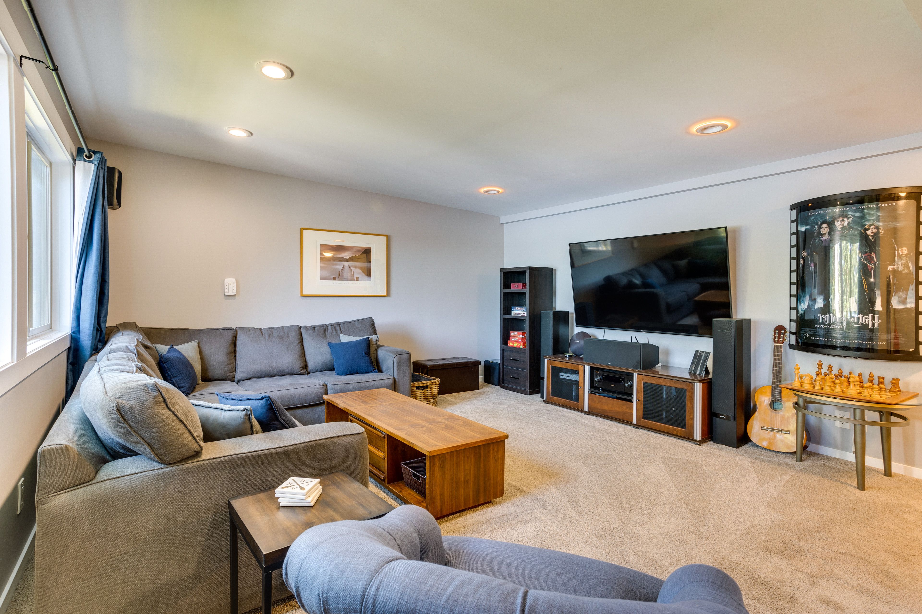Family Room | Smart TV | Board Games