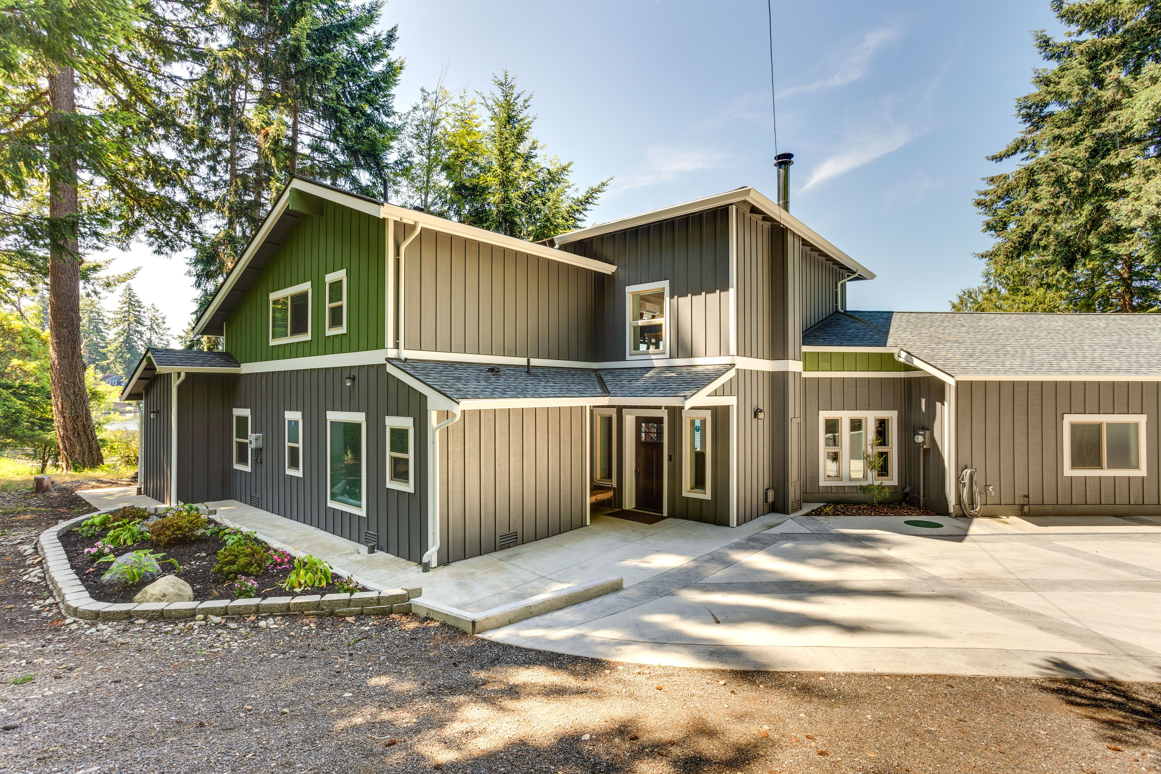Home Exterior | Driveway Parking (5 Vehicles)