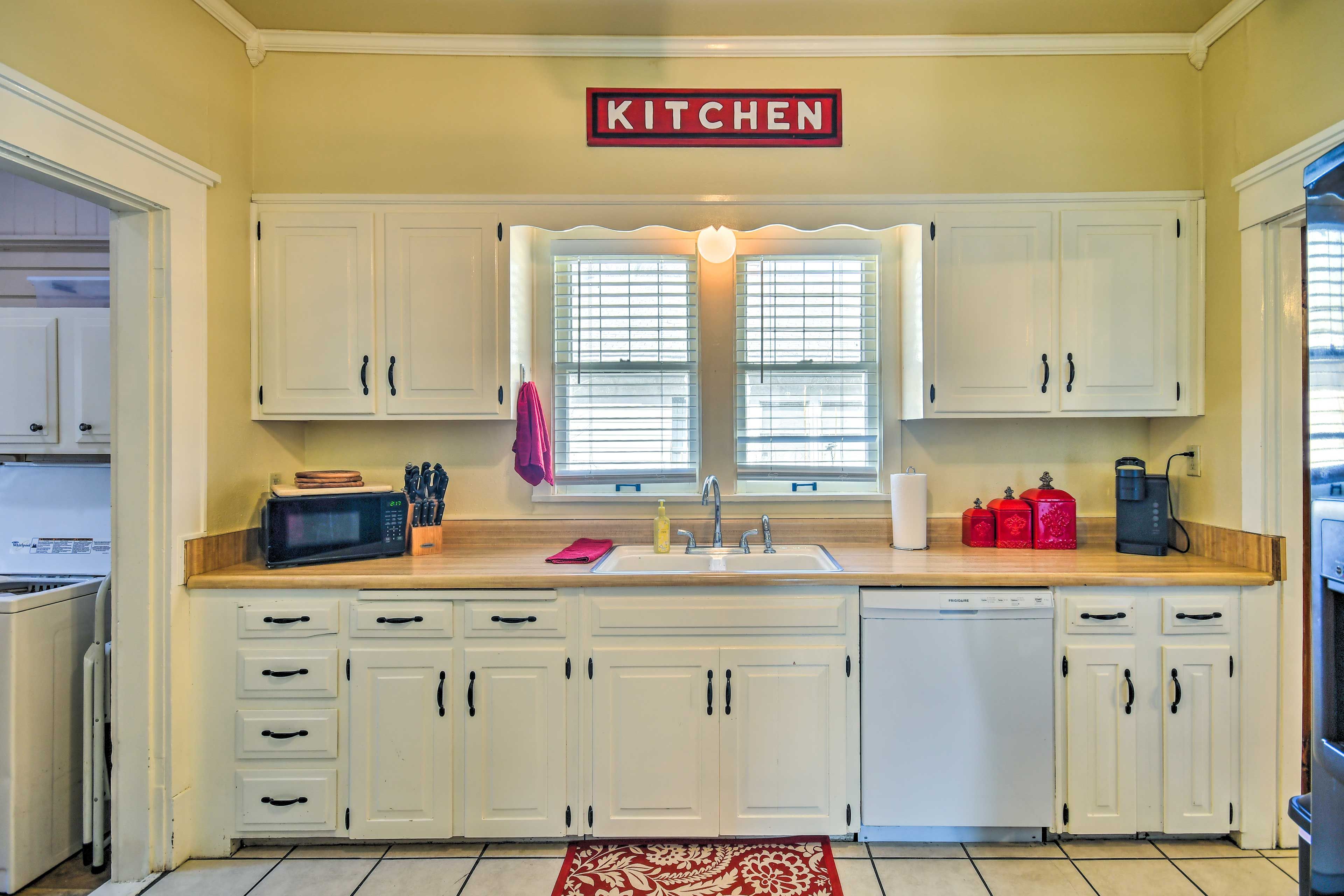 Kitchen | Keurig Coffee Maker | Knife Set