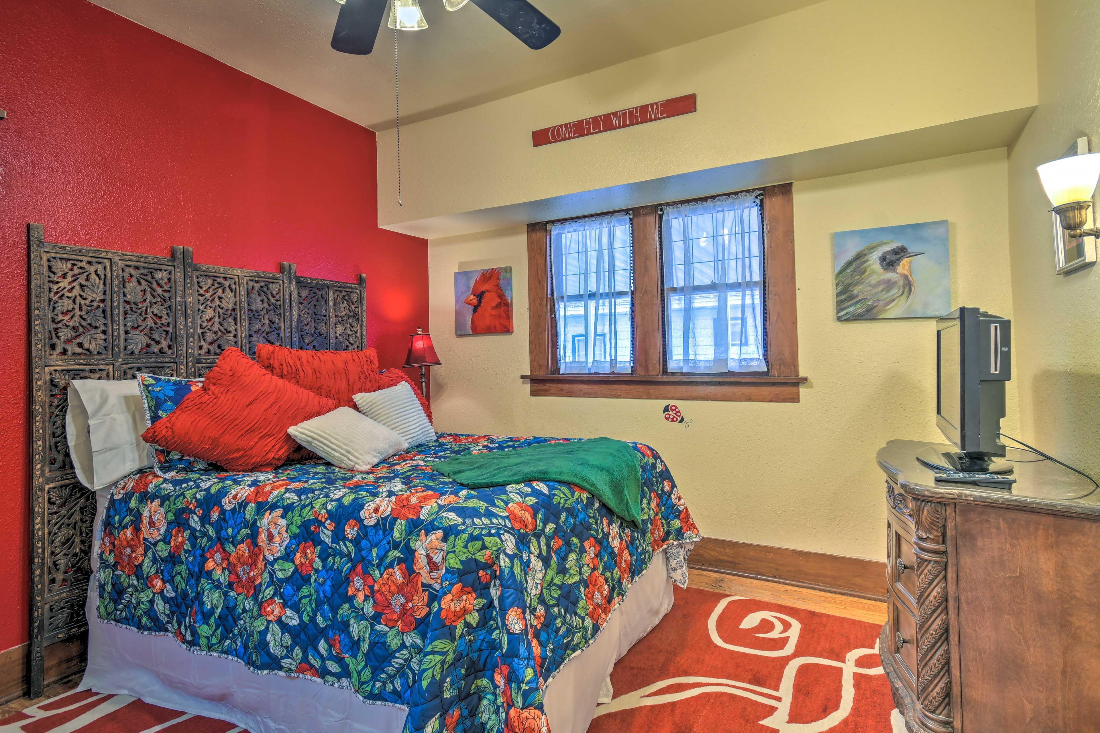 Bedroom 2 | Queen Bed | Smart TV