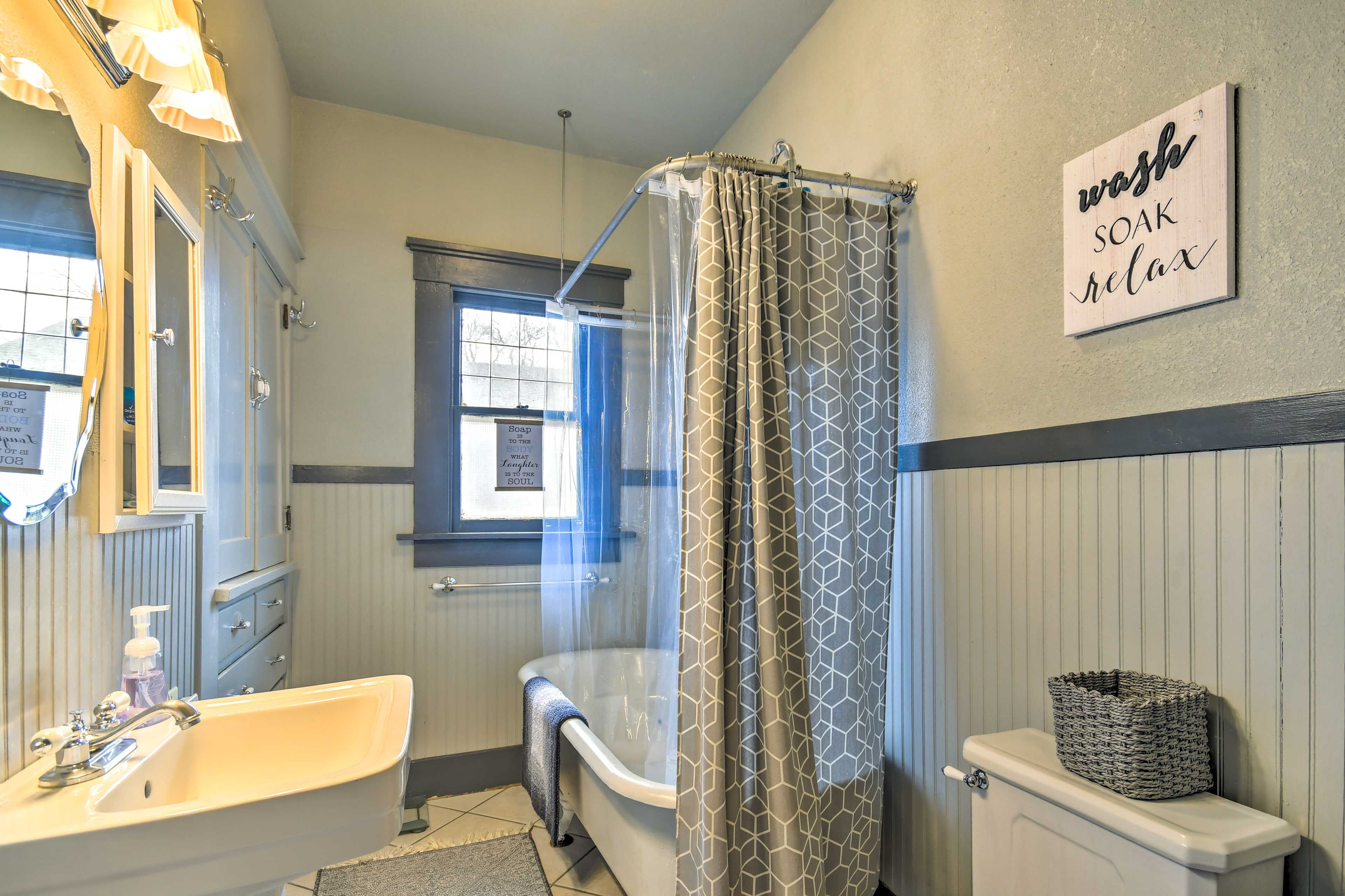 Full Bathroom | Towels Provided | Iron & Board