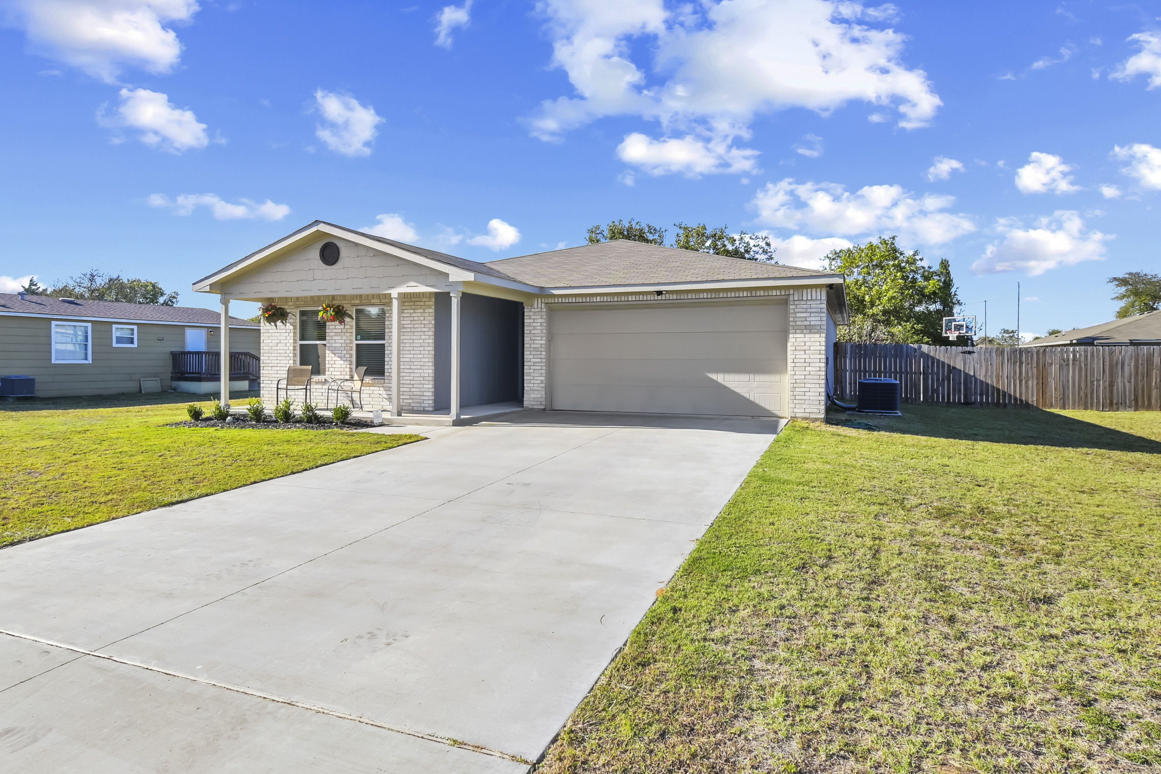 Property Exterior | Driveway (2 Vehicles) | Street Parking