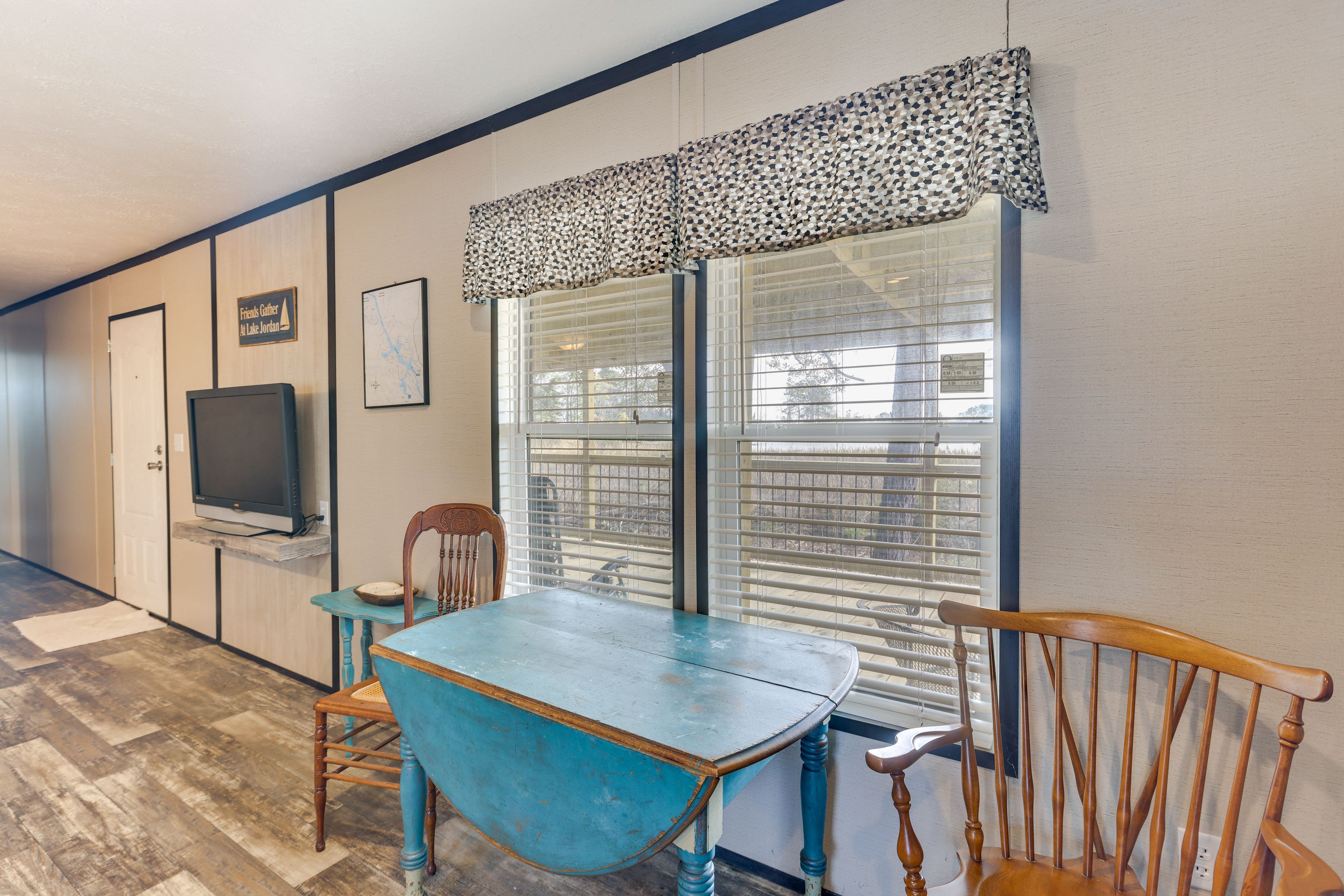 Dining Area | Dining Table | Dishware/Flatware