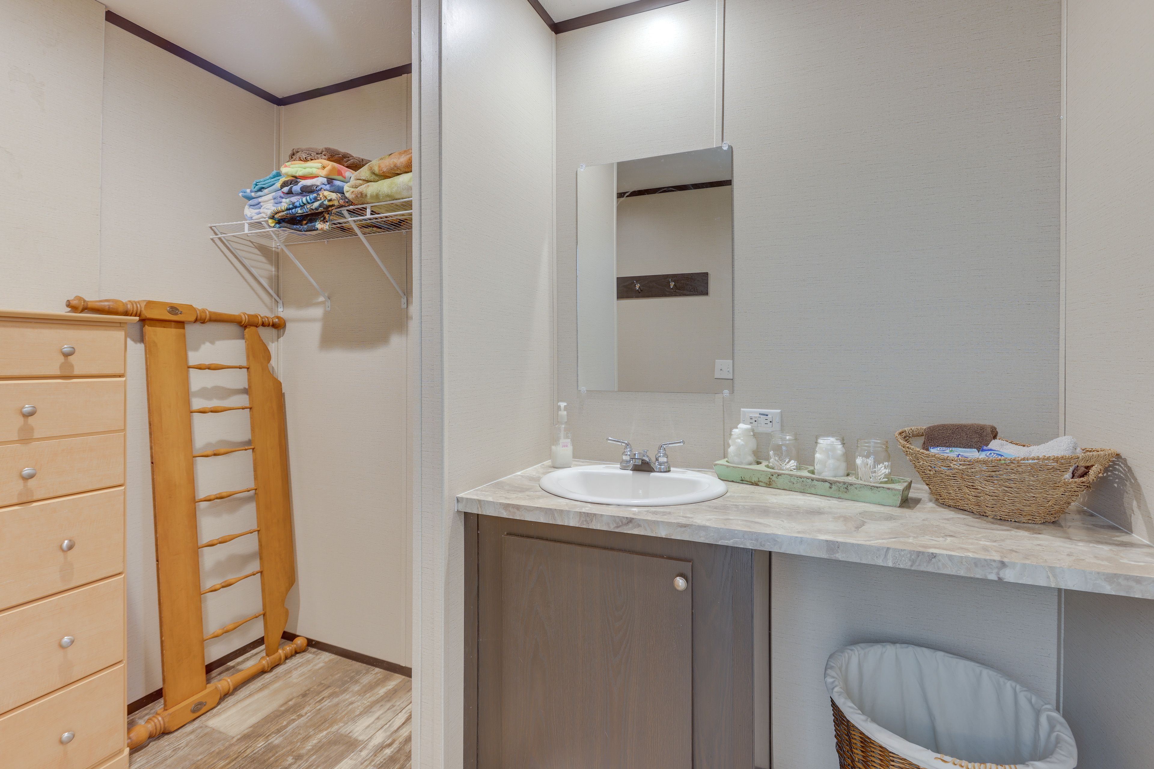 Full Bathroom | Walk-In Shower | Hair Dryer